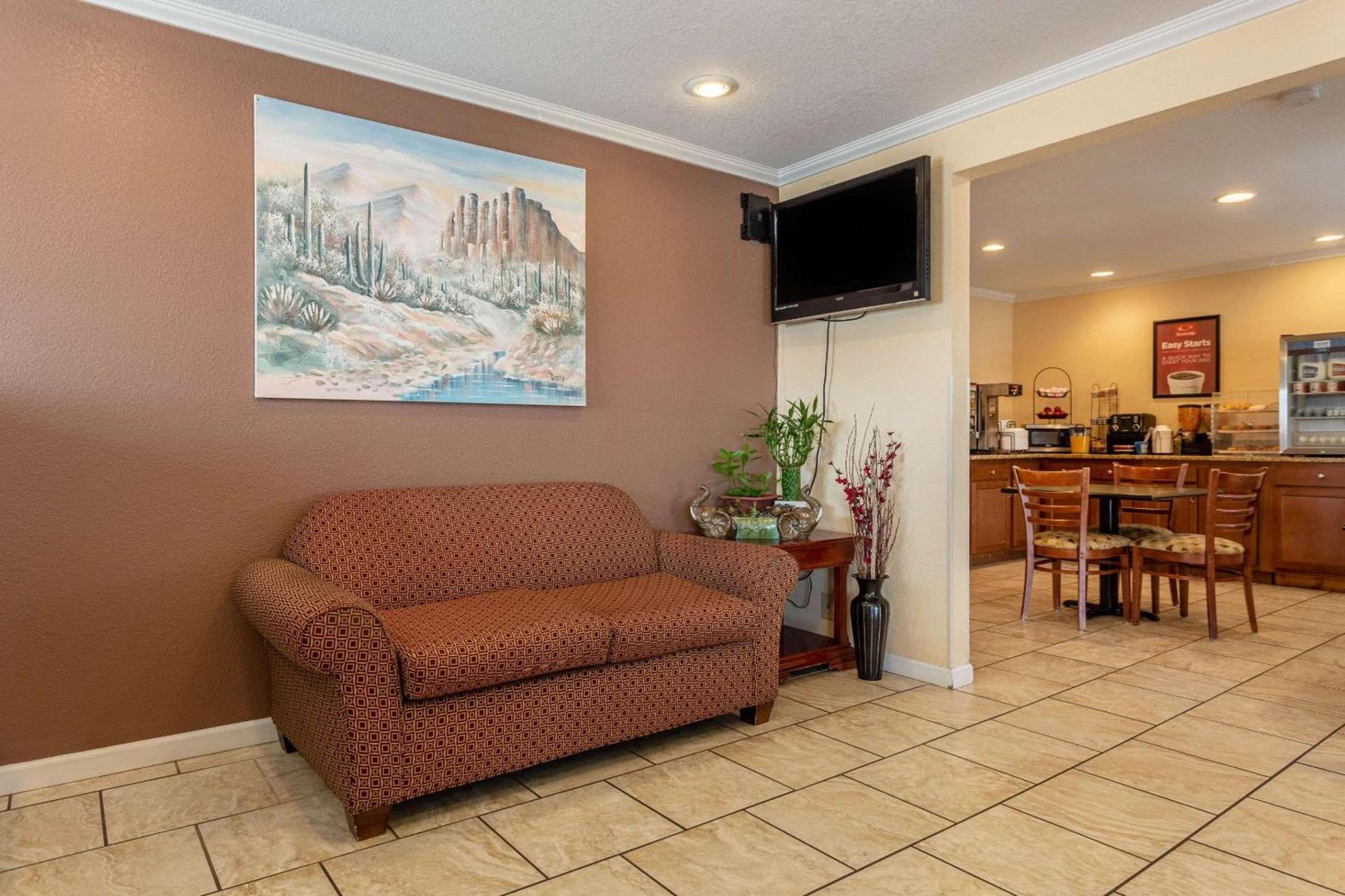 Econo Lodge Inn & Suites Santa Rosa photo 14