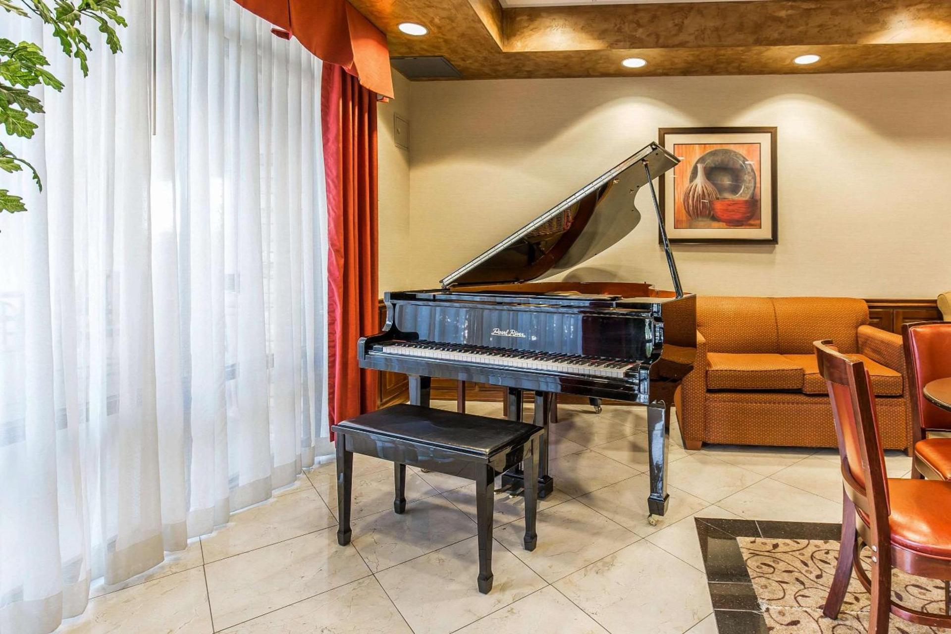 Comfort Inn & Suites Henderson - Las Vegas photo 7