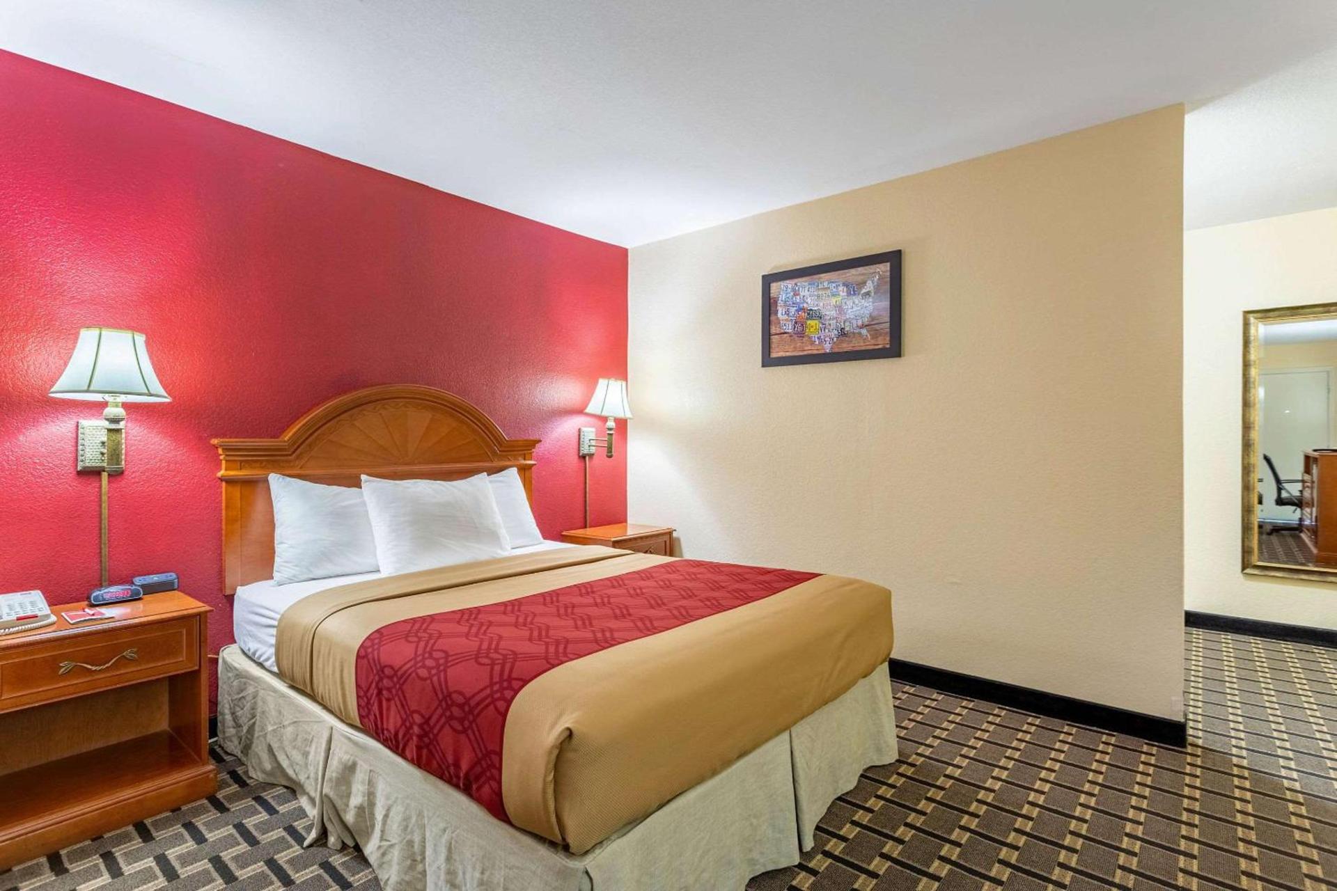 Econo Lodge Inn & Suites Santa Rosa photo 30