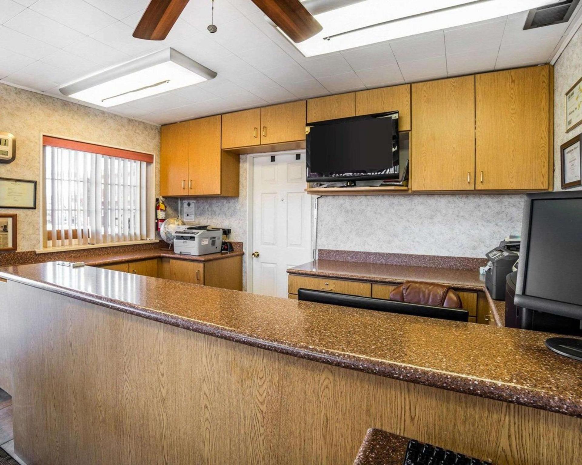 Rodeway Inn Elko Downtown Area photo 7