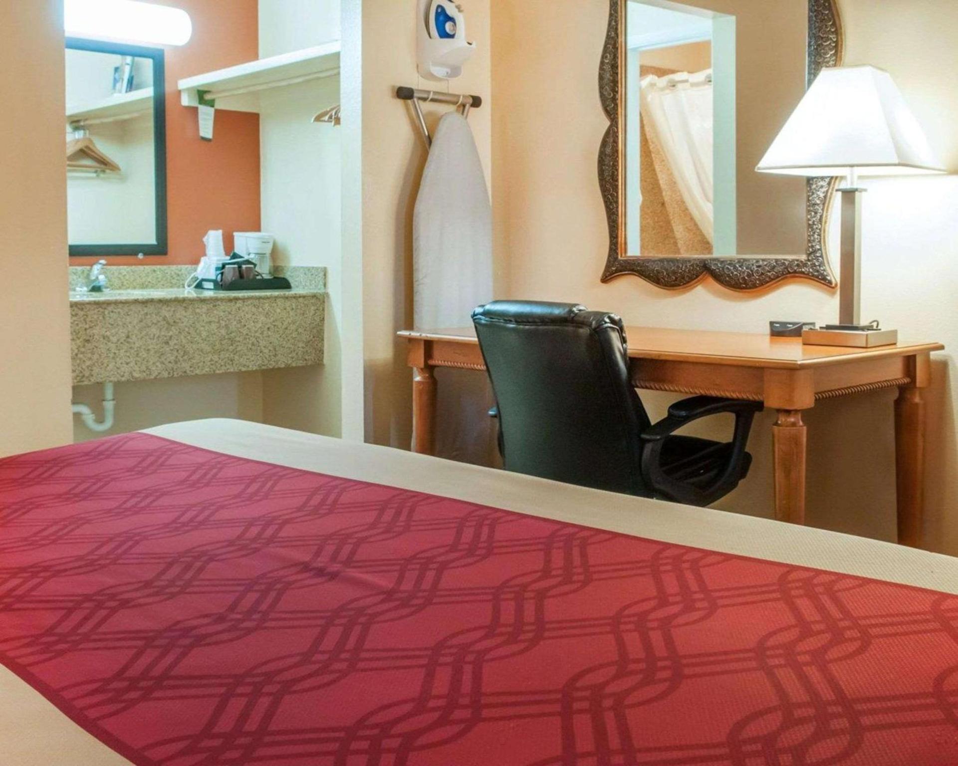 Econo Lodge Hobbs photo 6