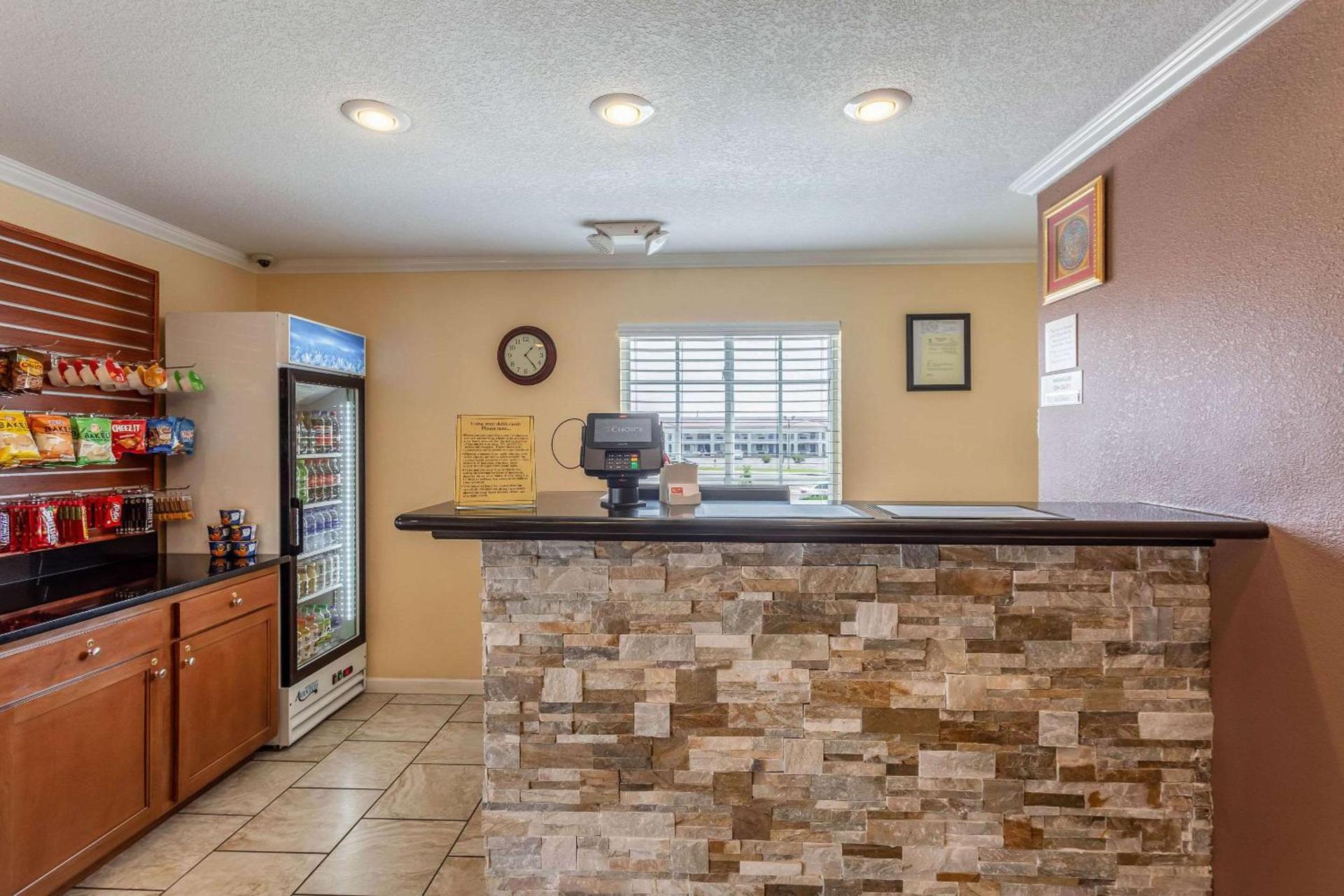 Econo Lodge Inn & Suites Santa Rosa photo 16
