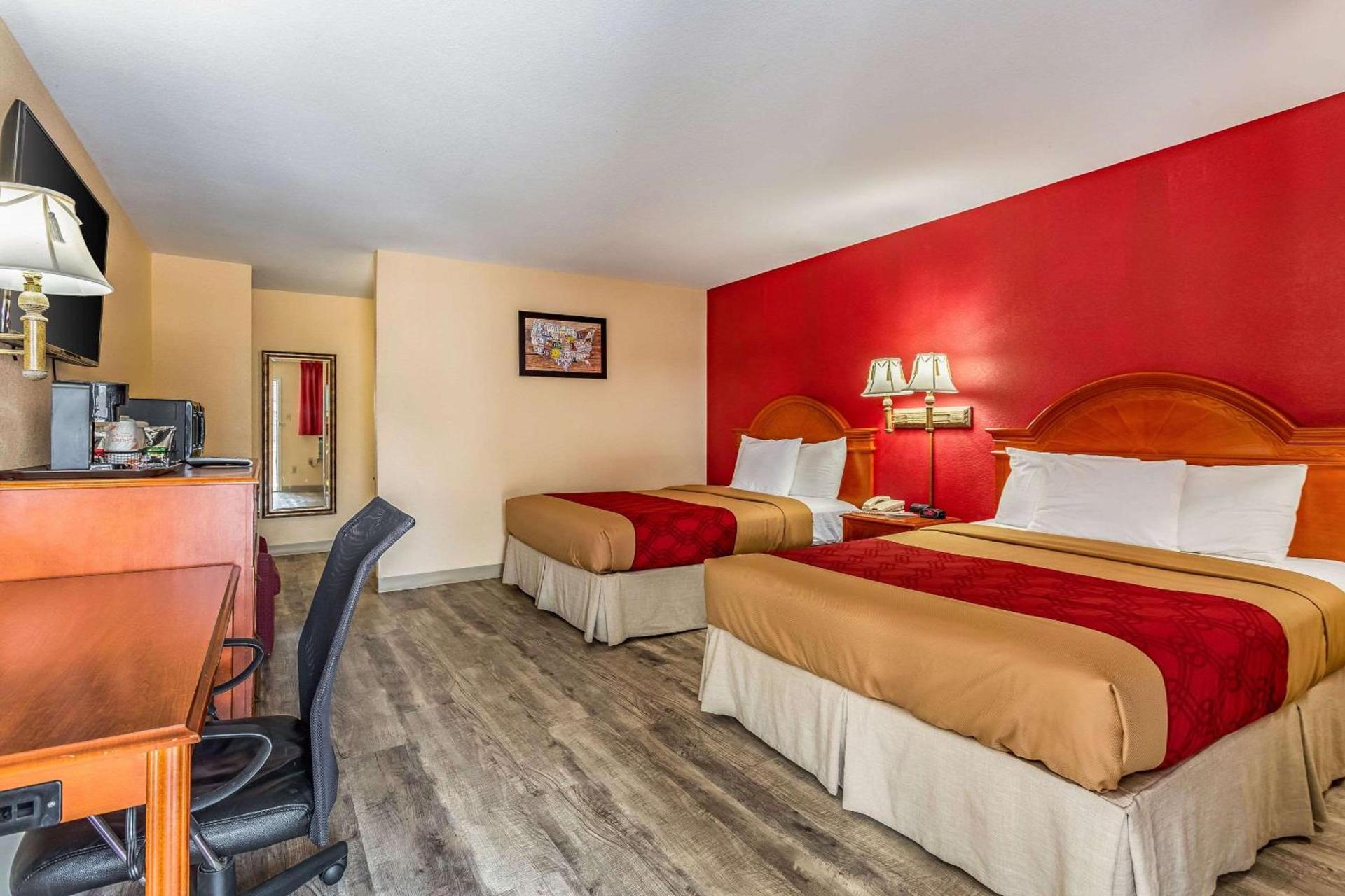 Econo Lodge Inn & Suites Santa Rosa photo 20