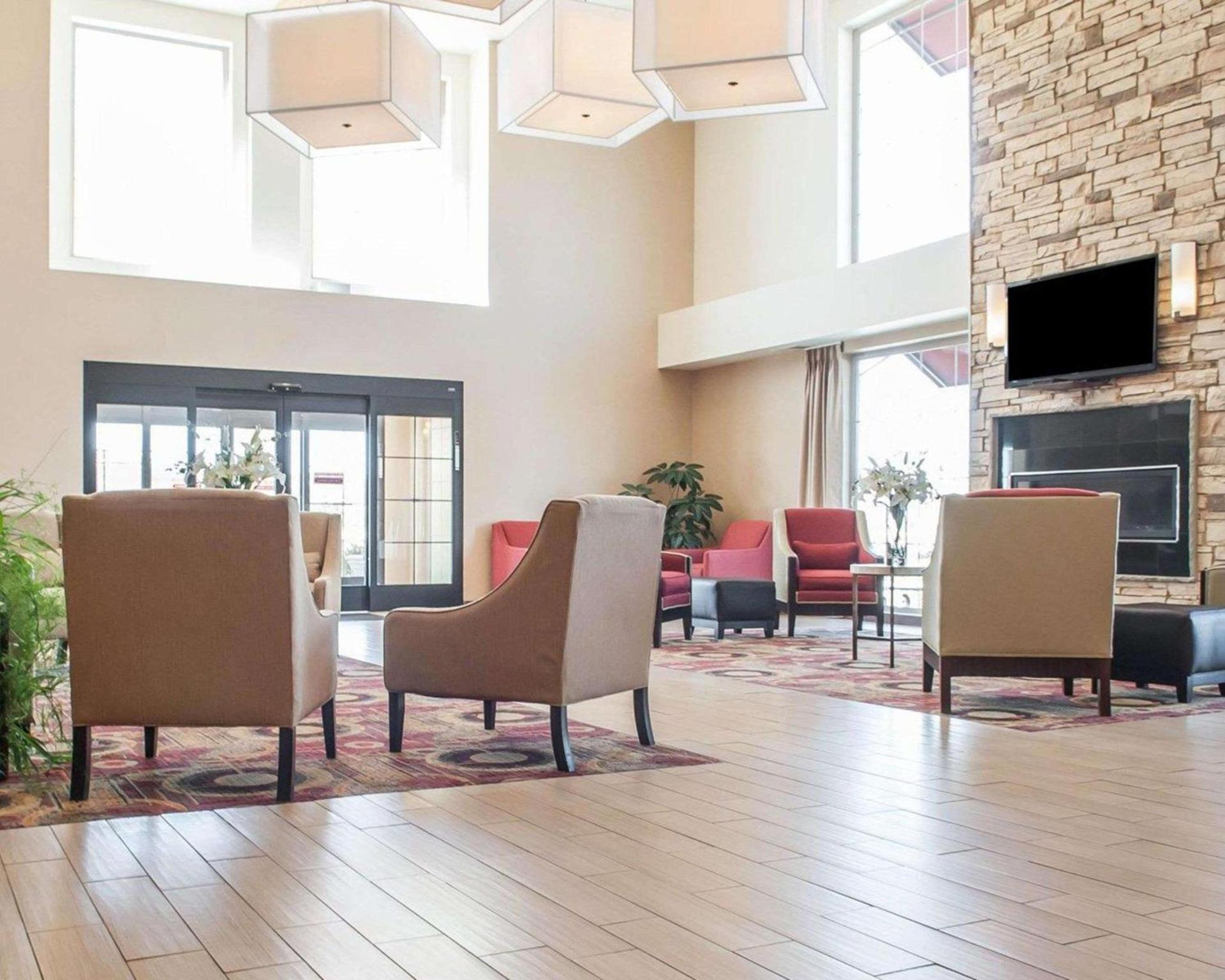 Comfort Suites Farmington photo 4