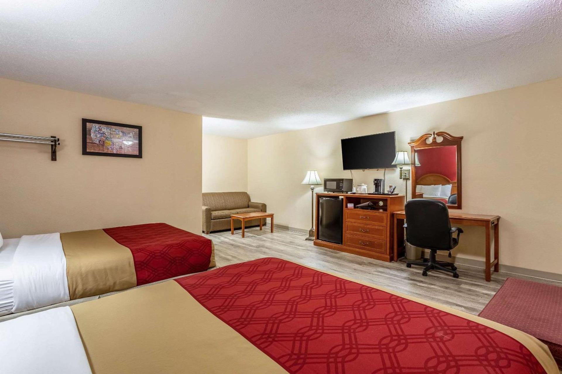 Econo Lodge Inn & Suites Santa Rosa photo 26