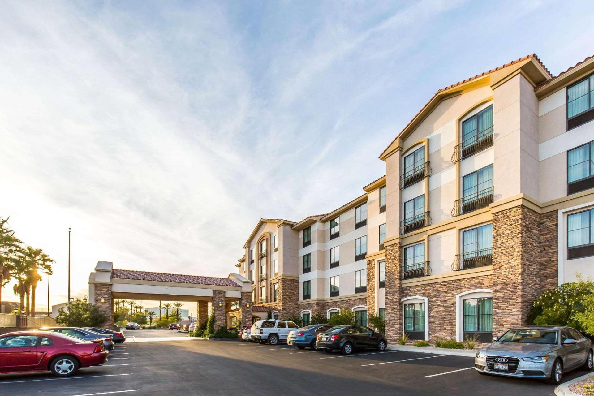 Comfort Inn & Suites Henderson - Las Vegas photo 2