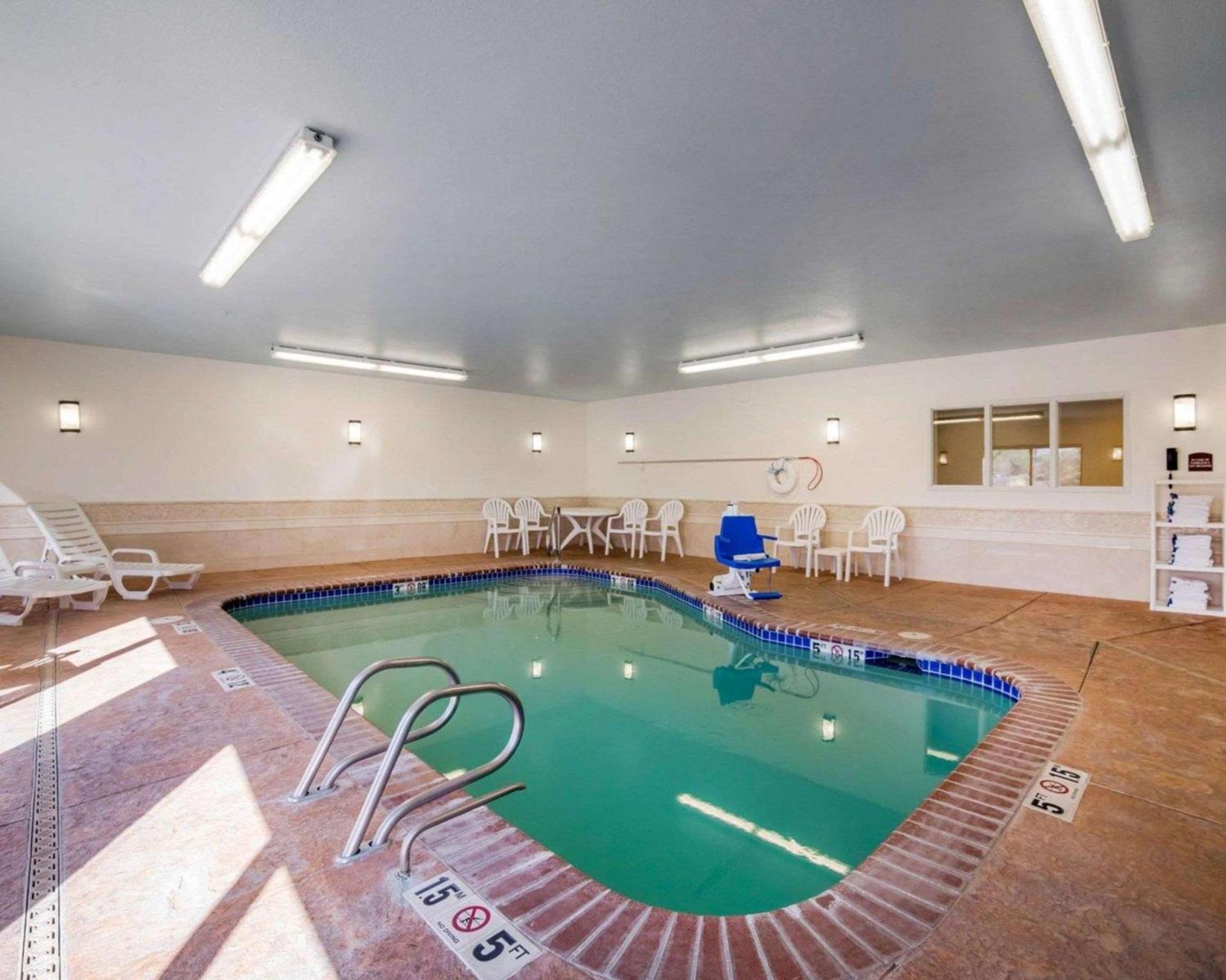 Comfort Suites Fernley photo 2