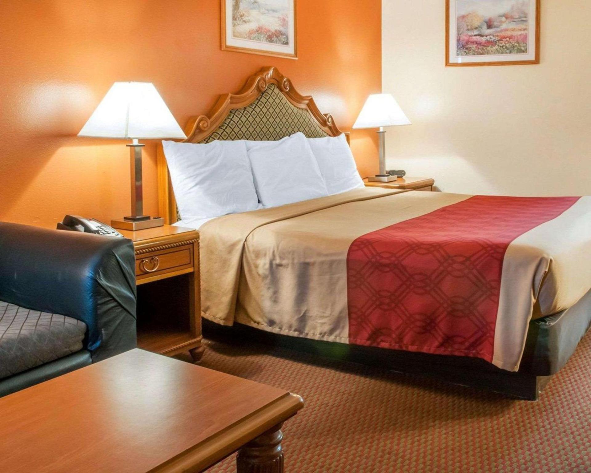 Econo Lodge Hobbs photo 15