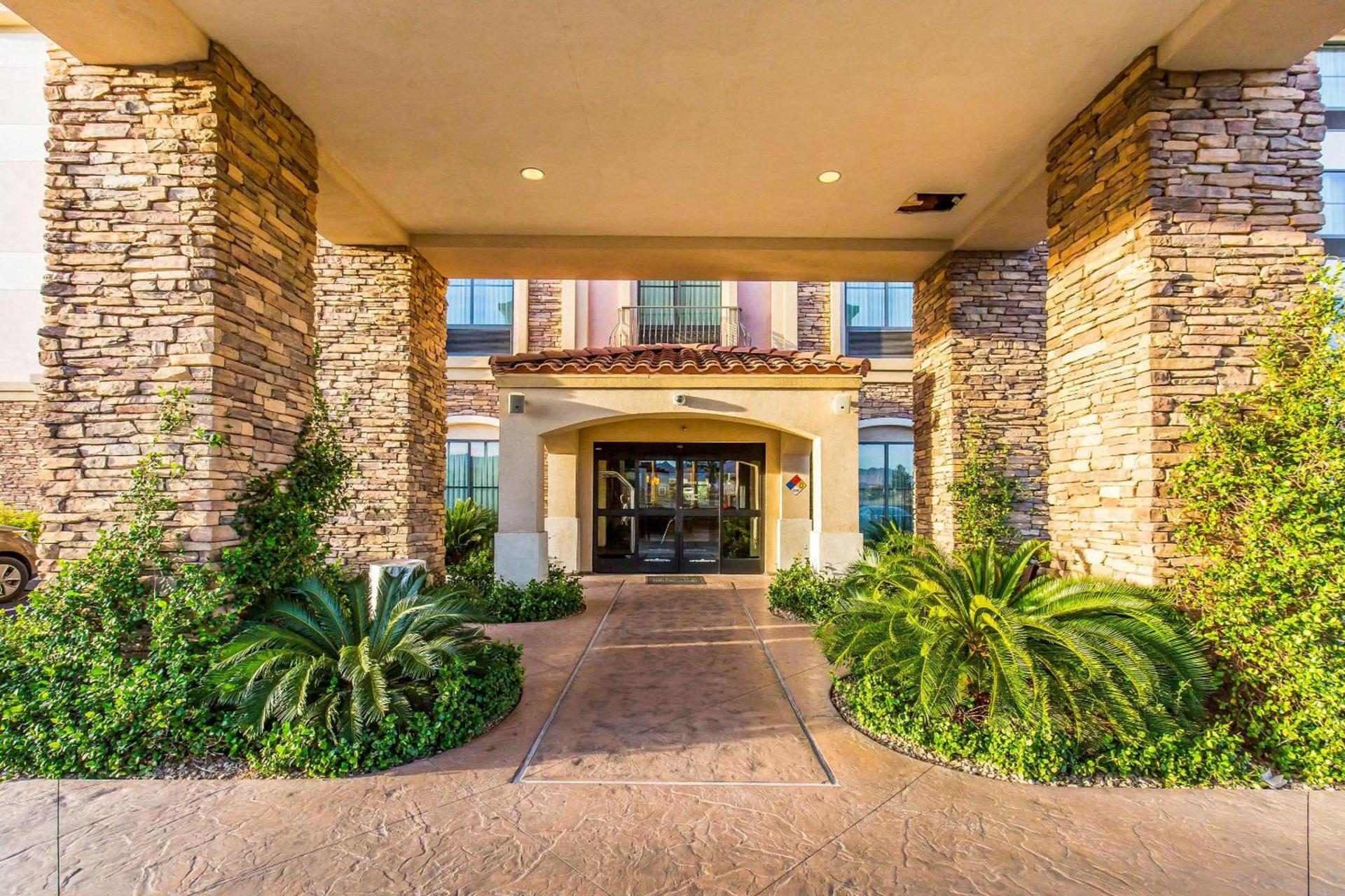 Comfort Inn & Suites Henderson - Las Vegas photo 3