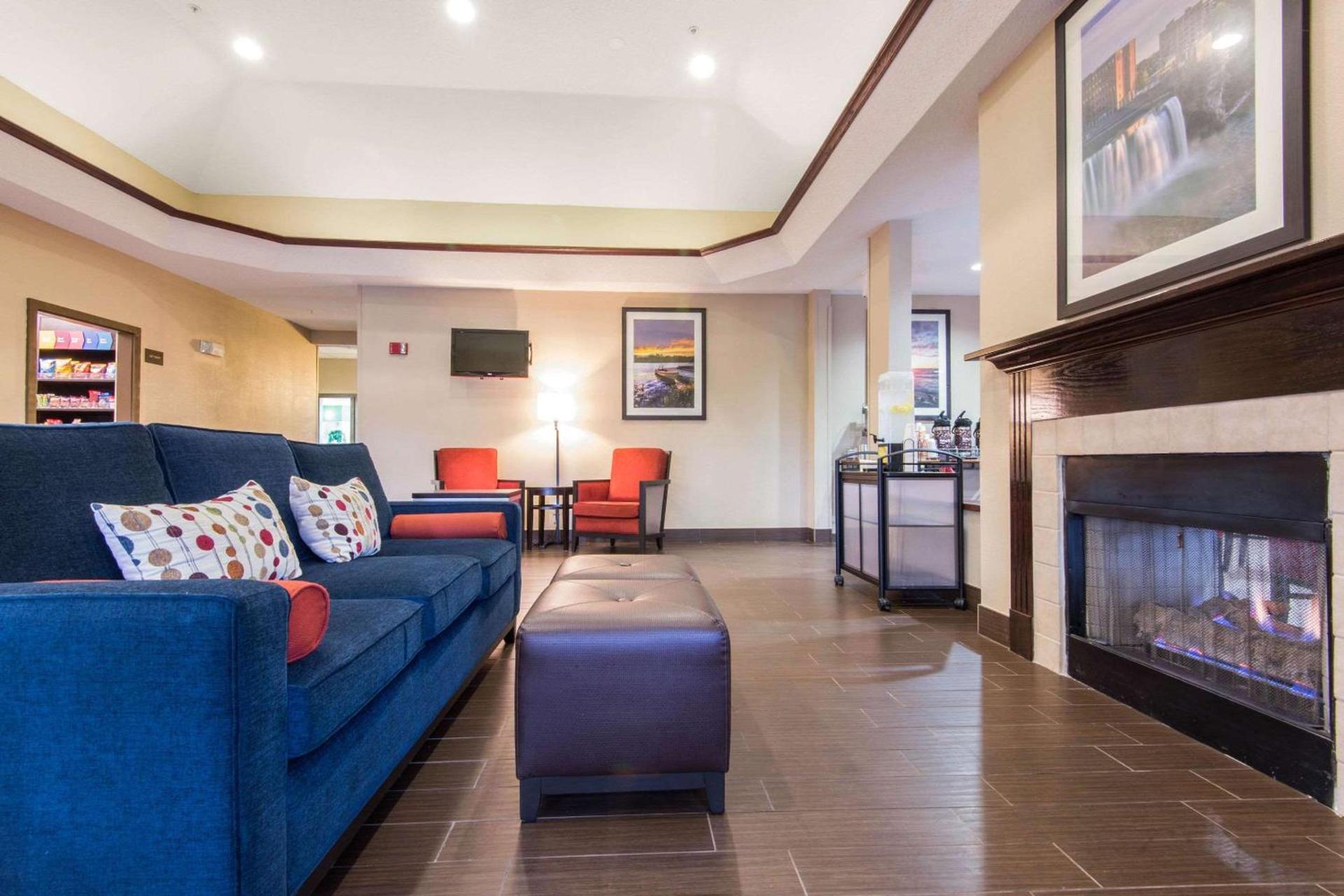 Comfort Suites Rochester Henrietta University Area photo 25