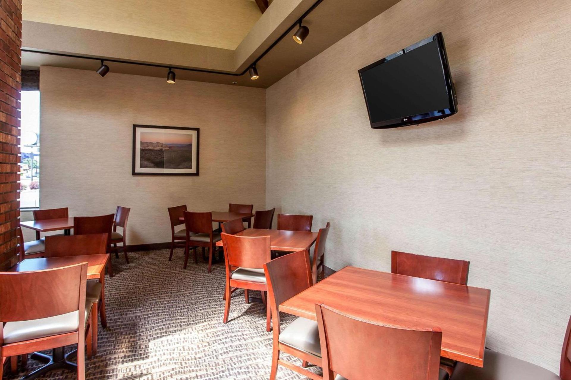 Comfort Inn & Suites Near Fallon Naval Air Station photo 30