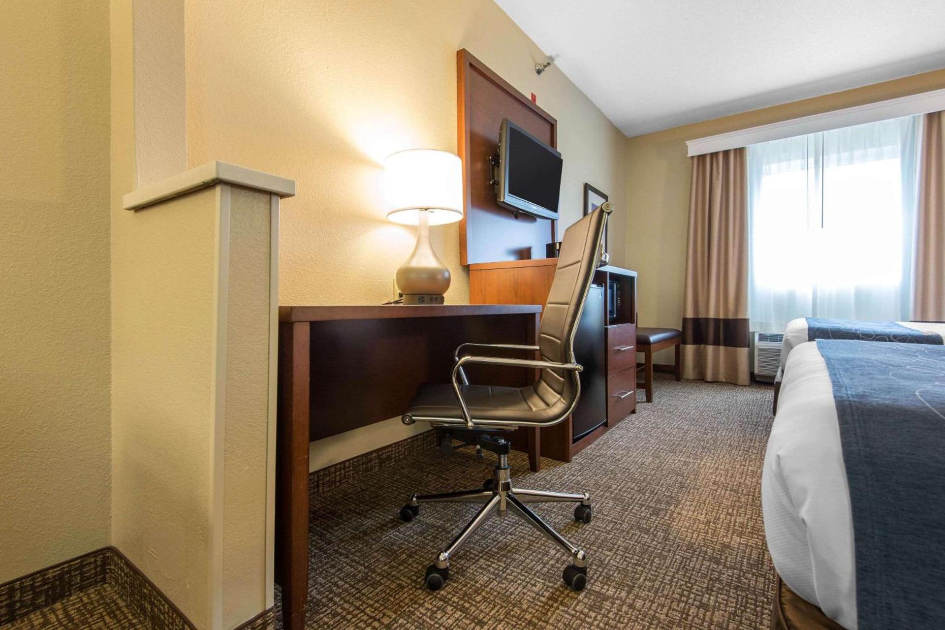 Comfort Suites Rochester Henrietta University Area photo 21