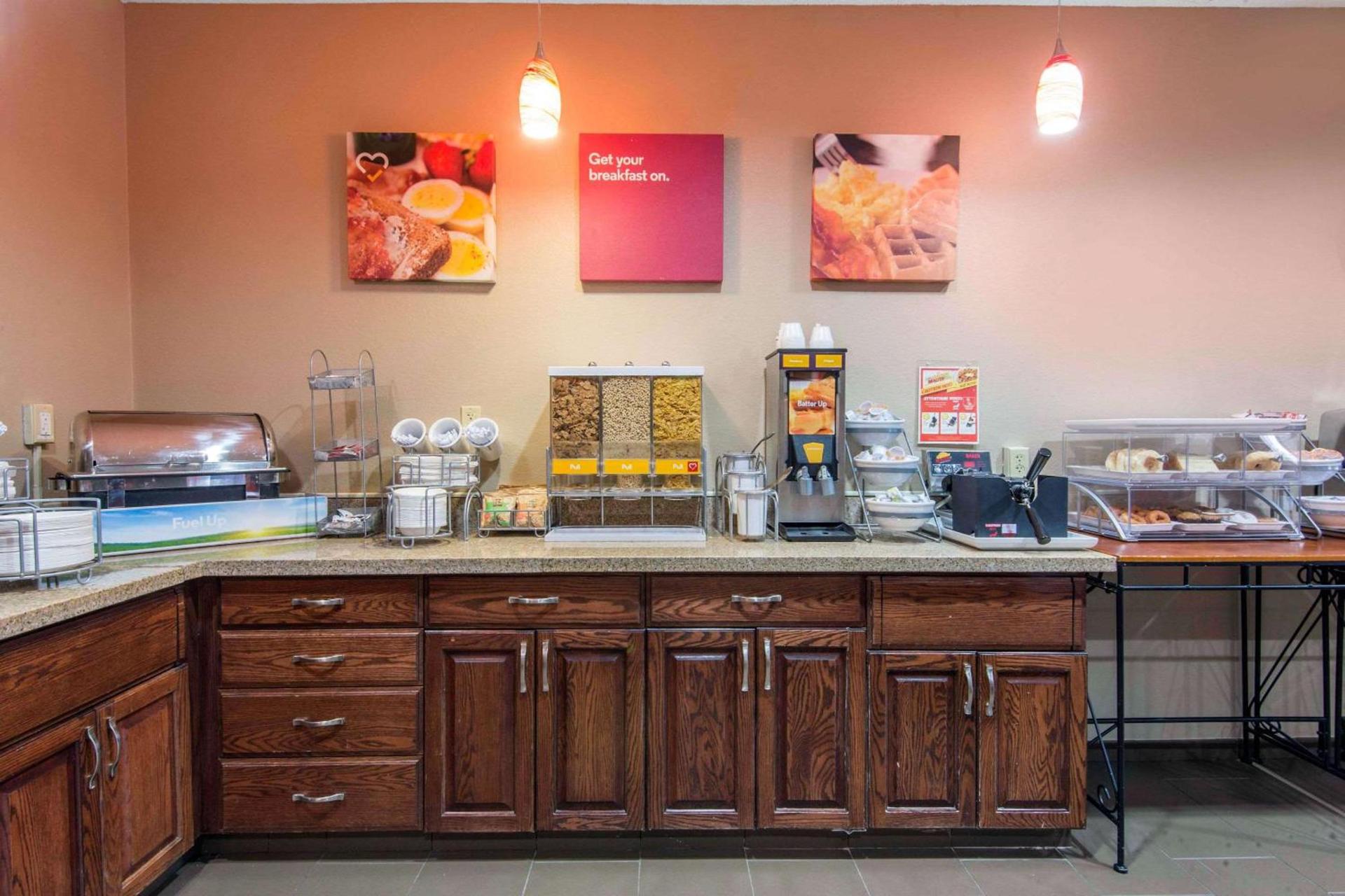 Comfort Suites Rochester Henrietta University Area photo 27