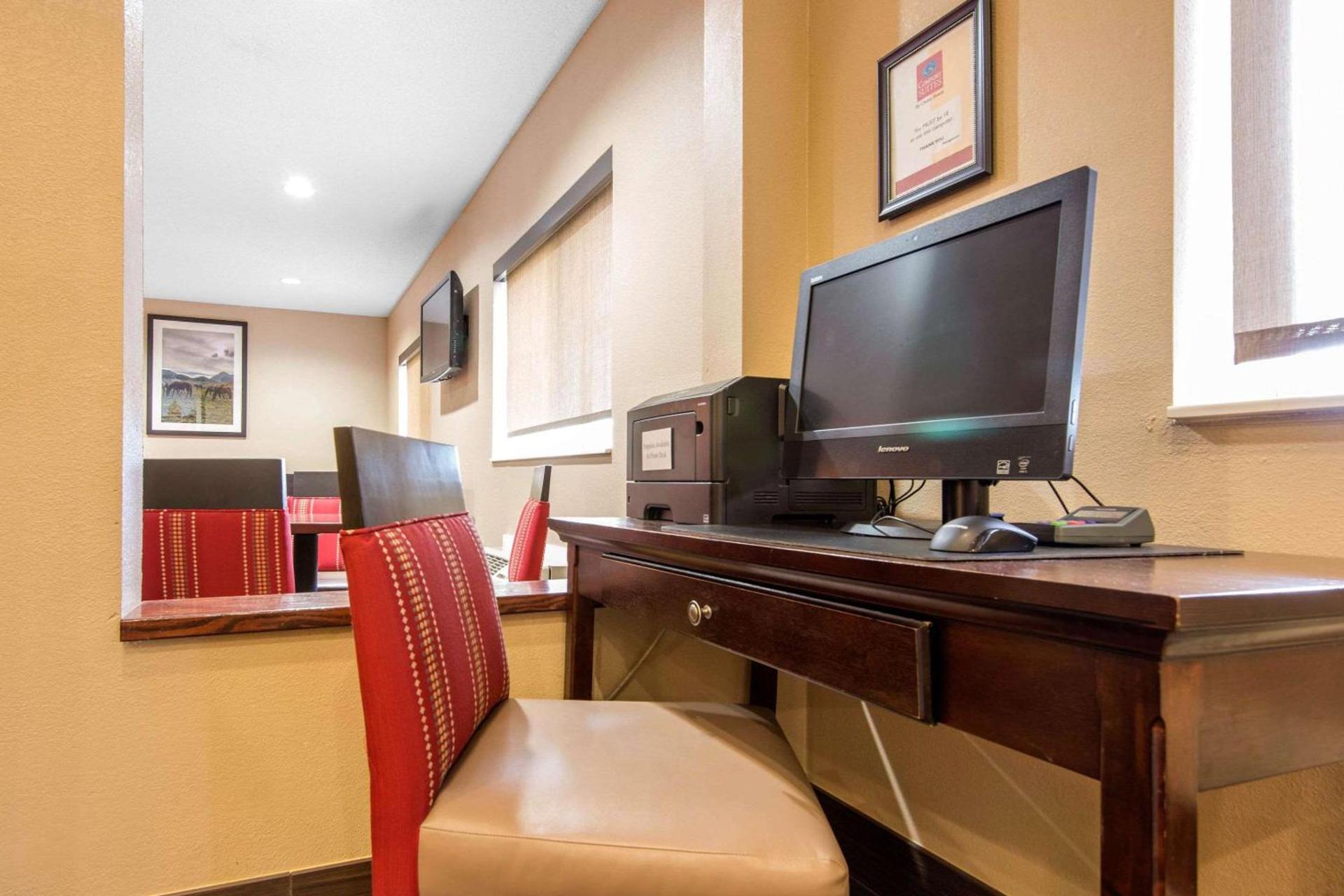 Comfort Suites Rochester Henrietta University Area photo 16
