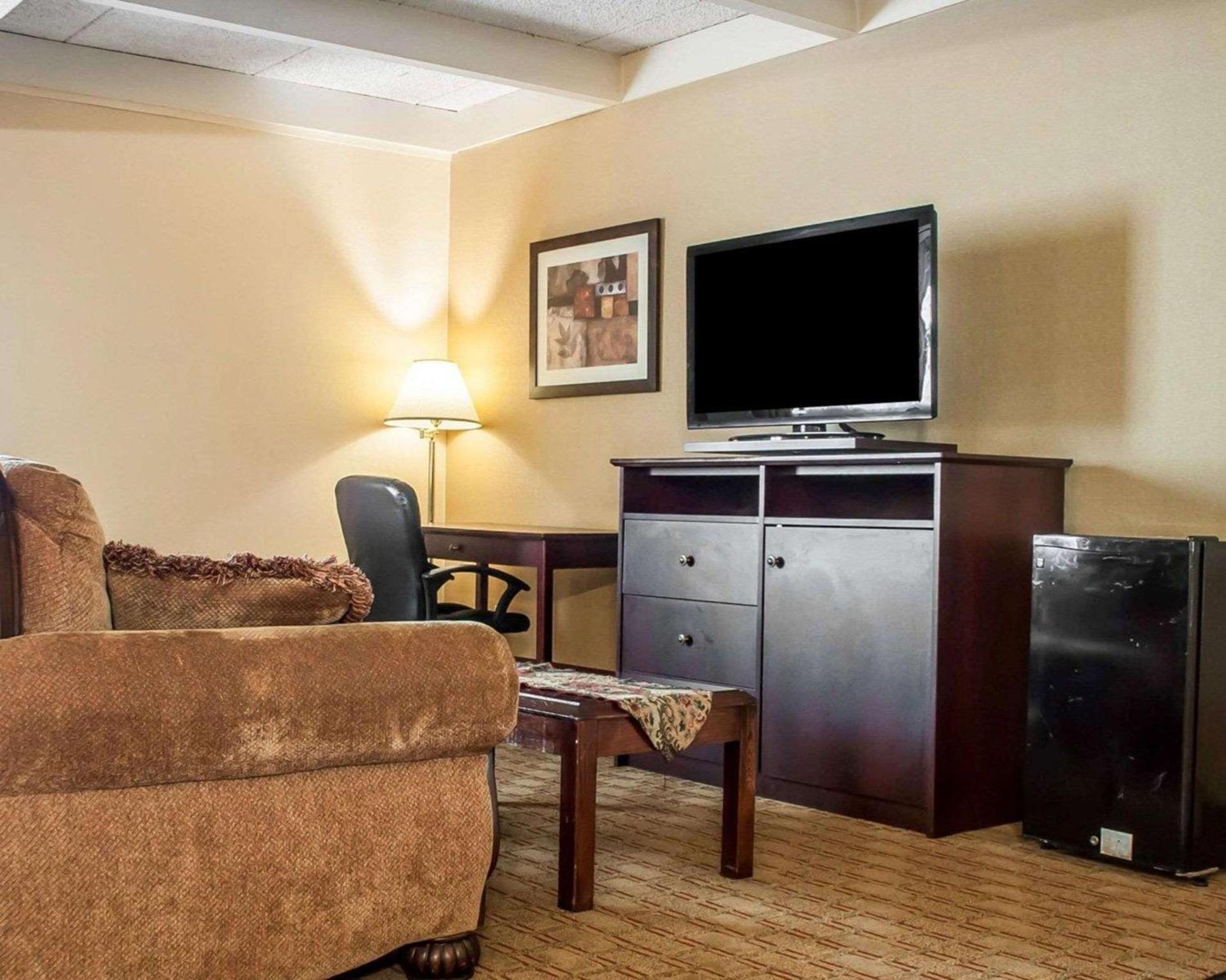 Quality Inn Buffalo Airport photo 15
