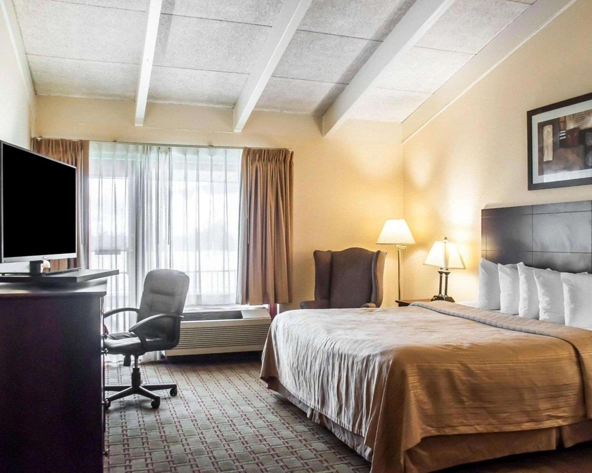 Quality Inn Buffalo Airport photo 6