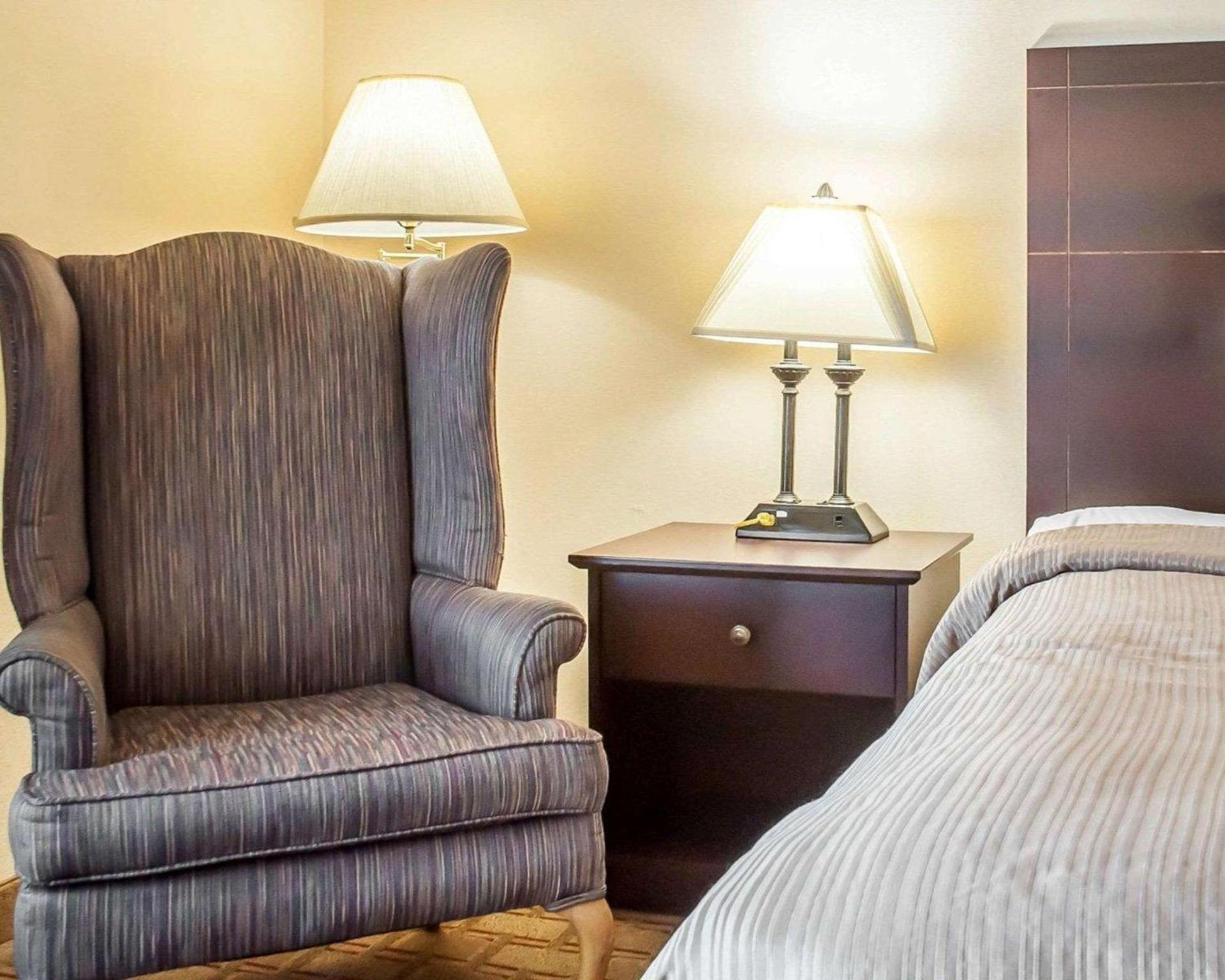 Quality Inn Buffalo Airport photo 8