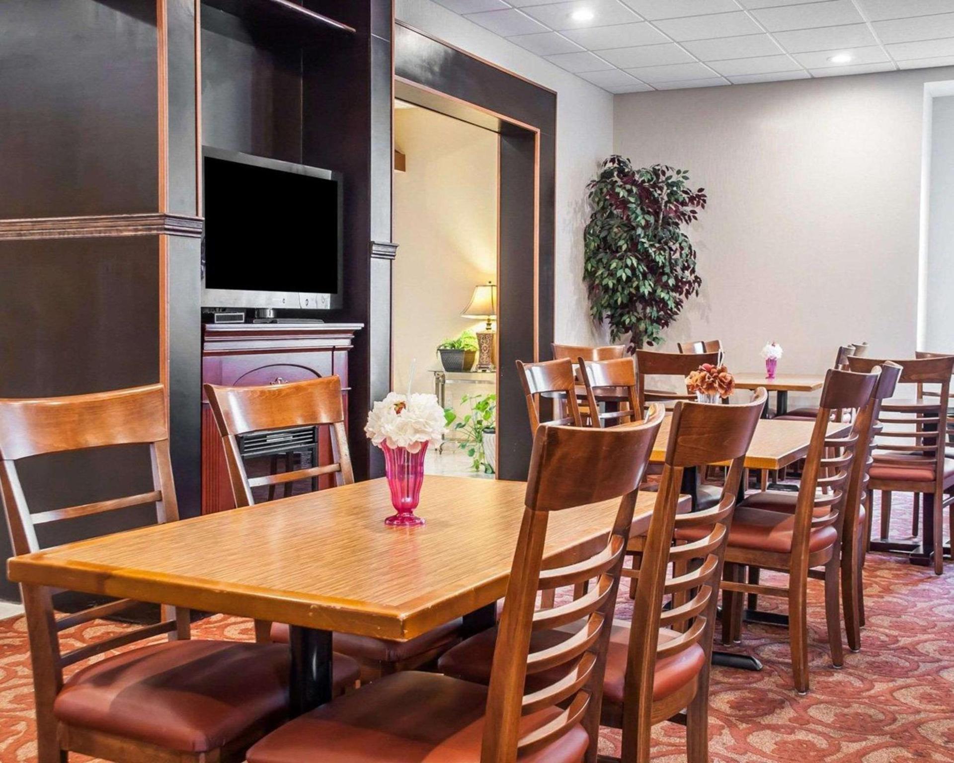 Quality Inn Buffalo Airport photo 23
