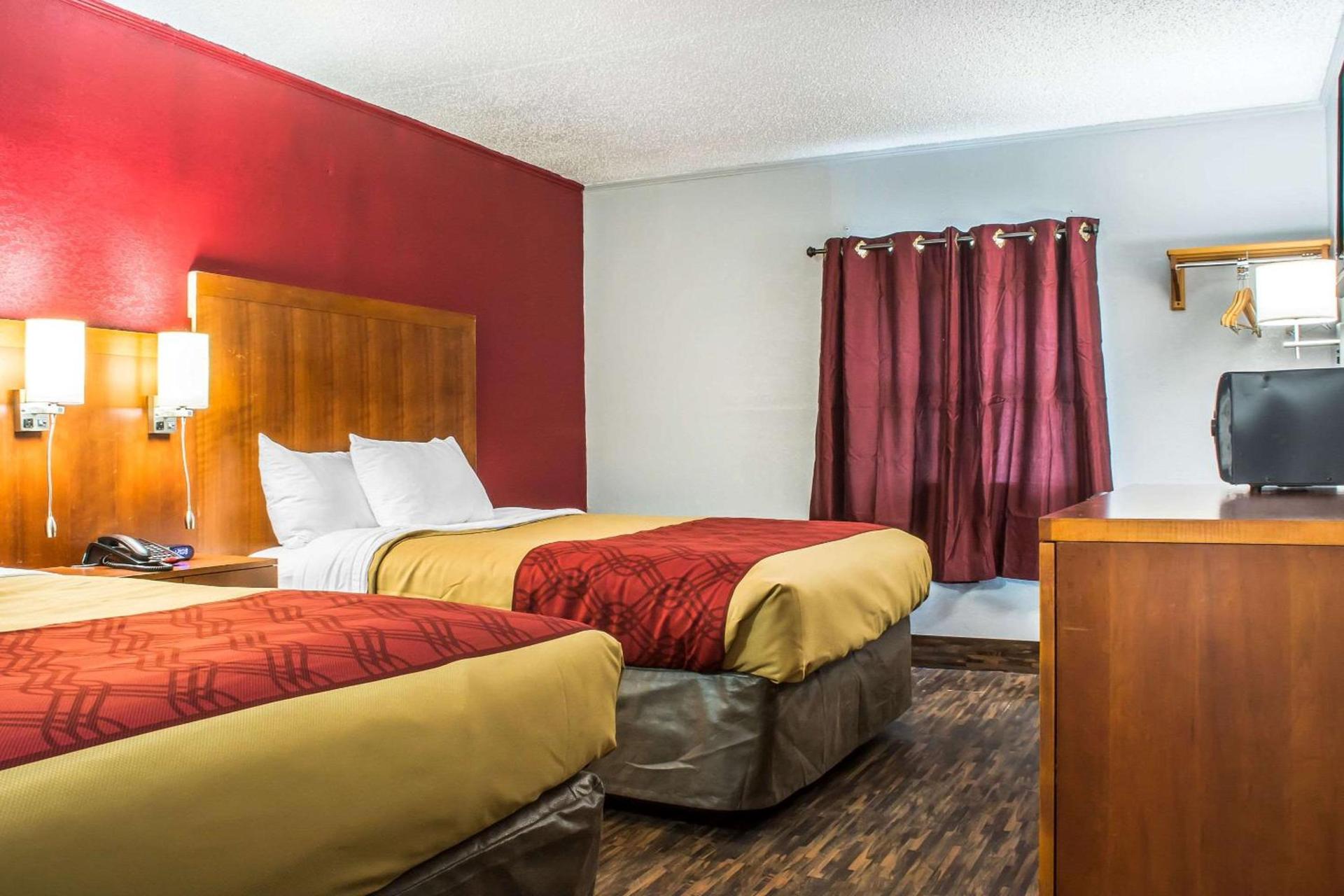 Econo Lodge photo 2