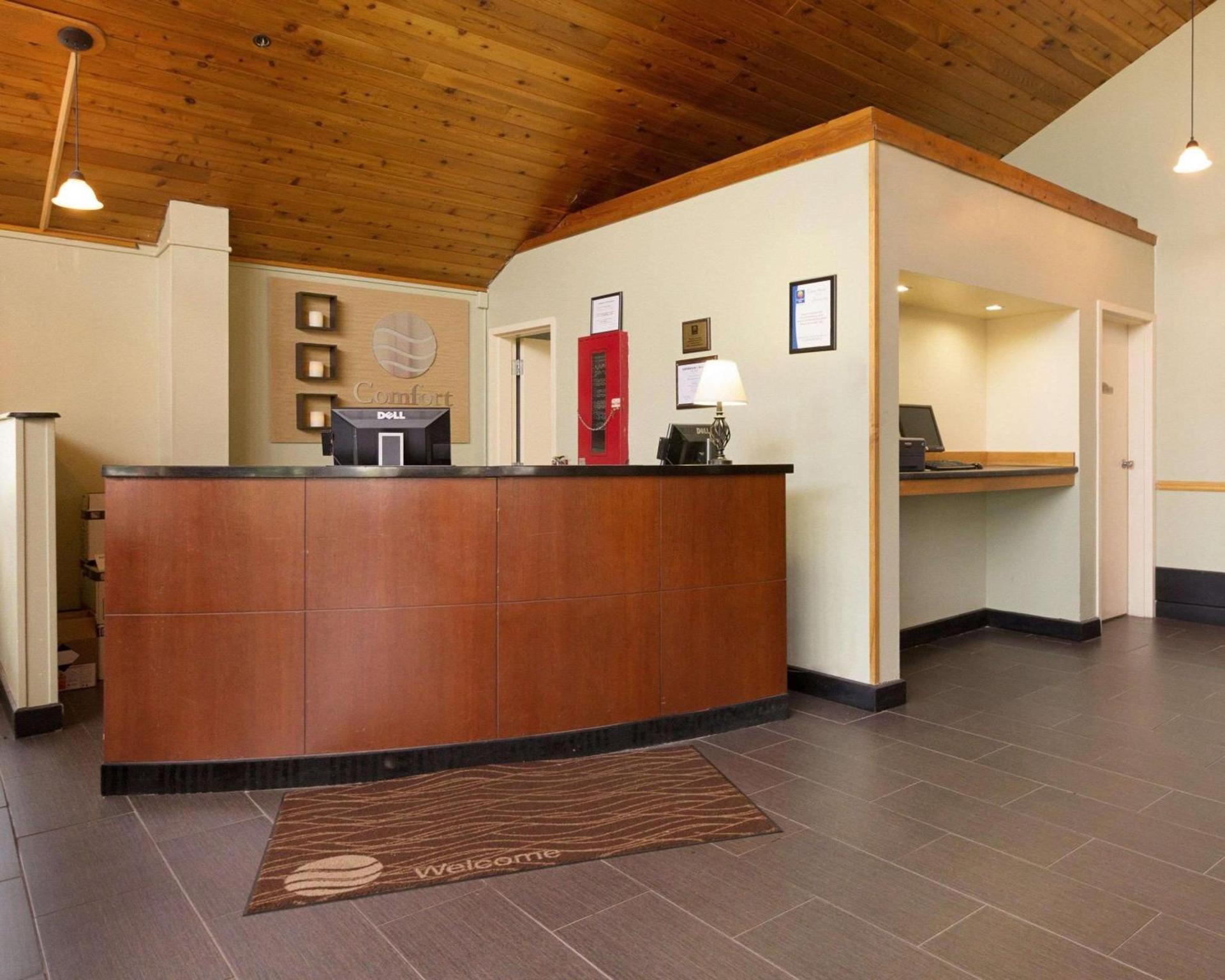 Comfort Inn & Suites Syracuse-Carrier Circle photo 3