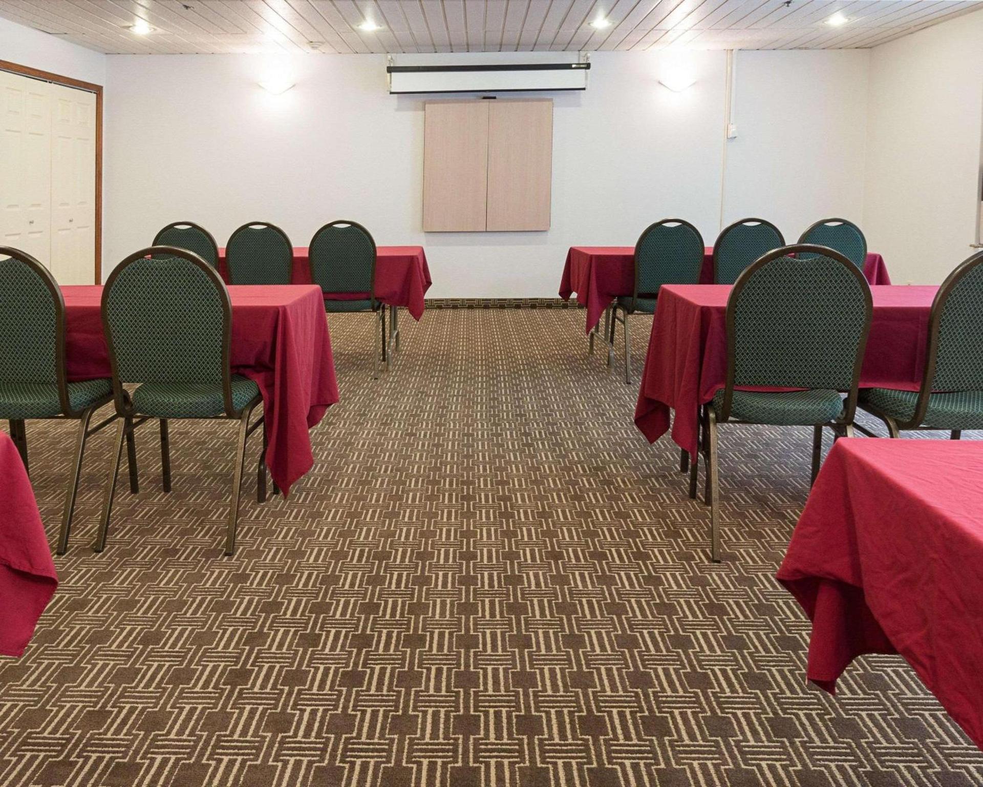 Comfort Inn & Suites Syracuse-Carrier Circle photo 40