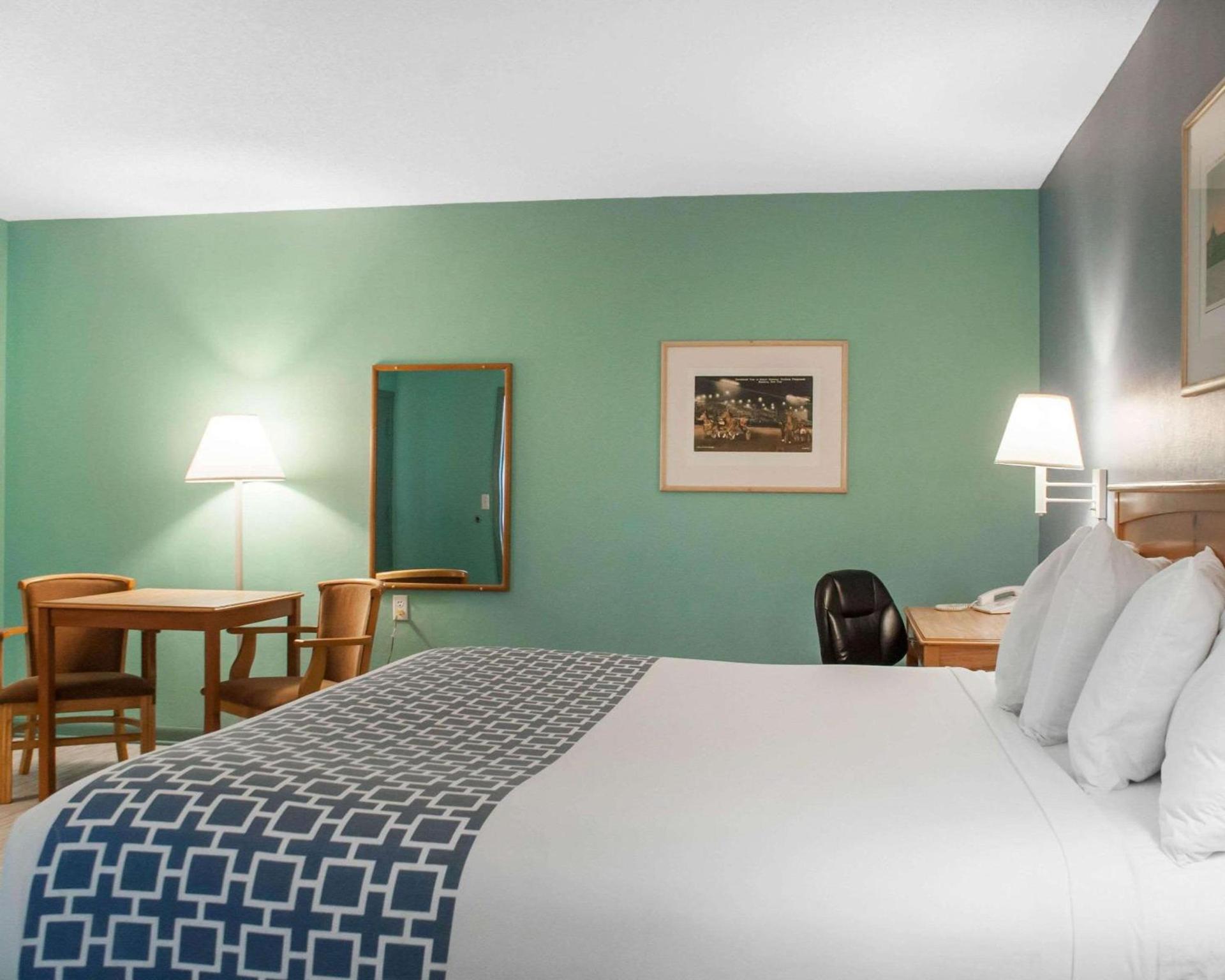 Econo Lodge Buffalo South photo 13