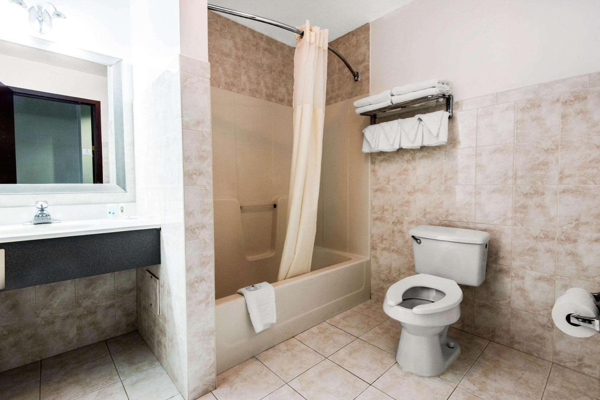 Quality Inn - Niagara Falls Blvd photo 21
