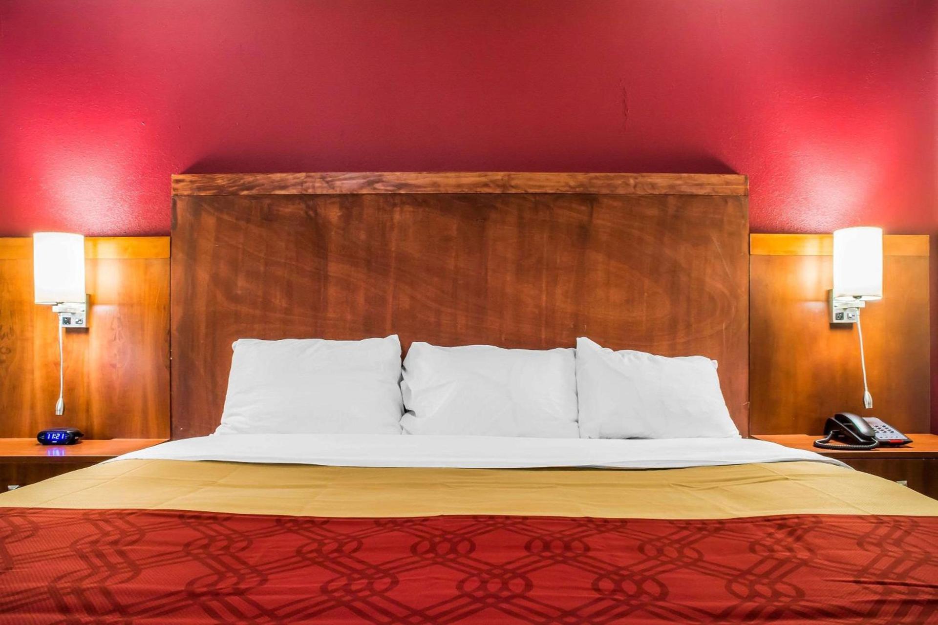 Econo Lodge photo 9