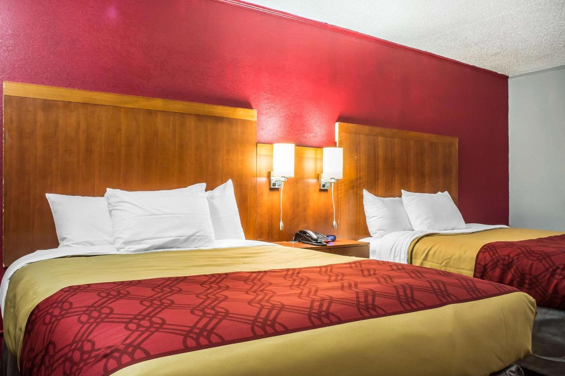 Econo Lodge photo 10