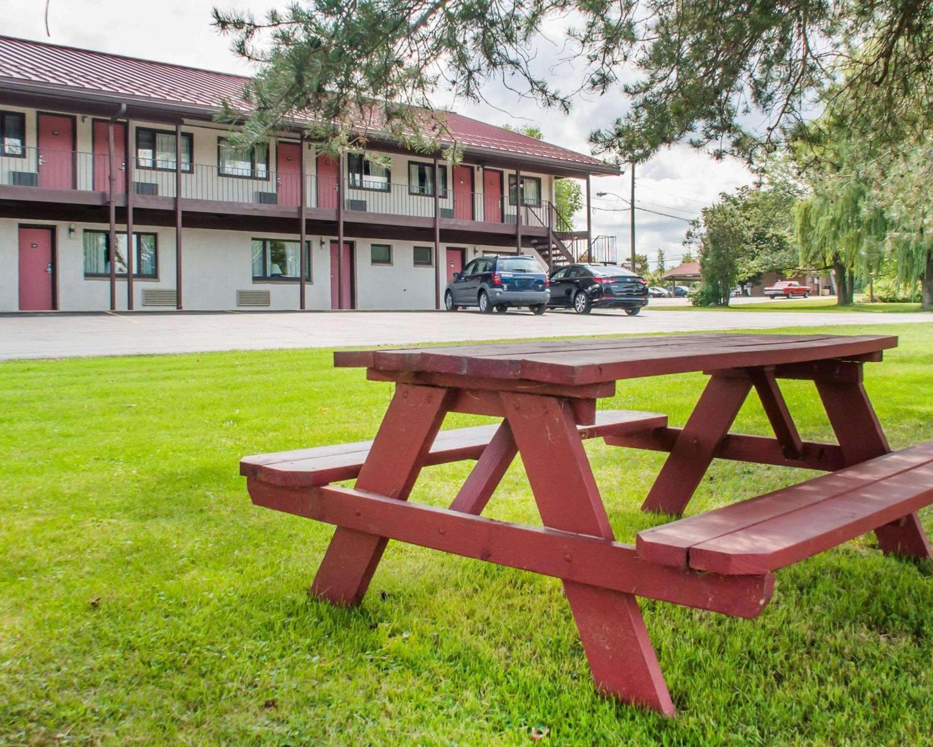 Econo Lodge Buffalo South photo 18