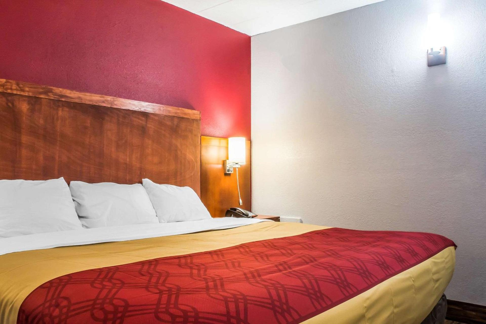 Econo Lodge photo 12