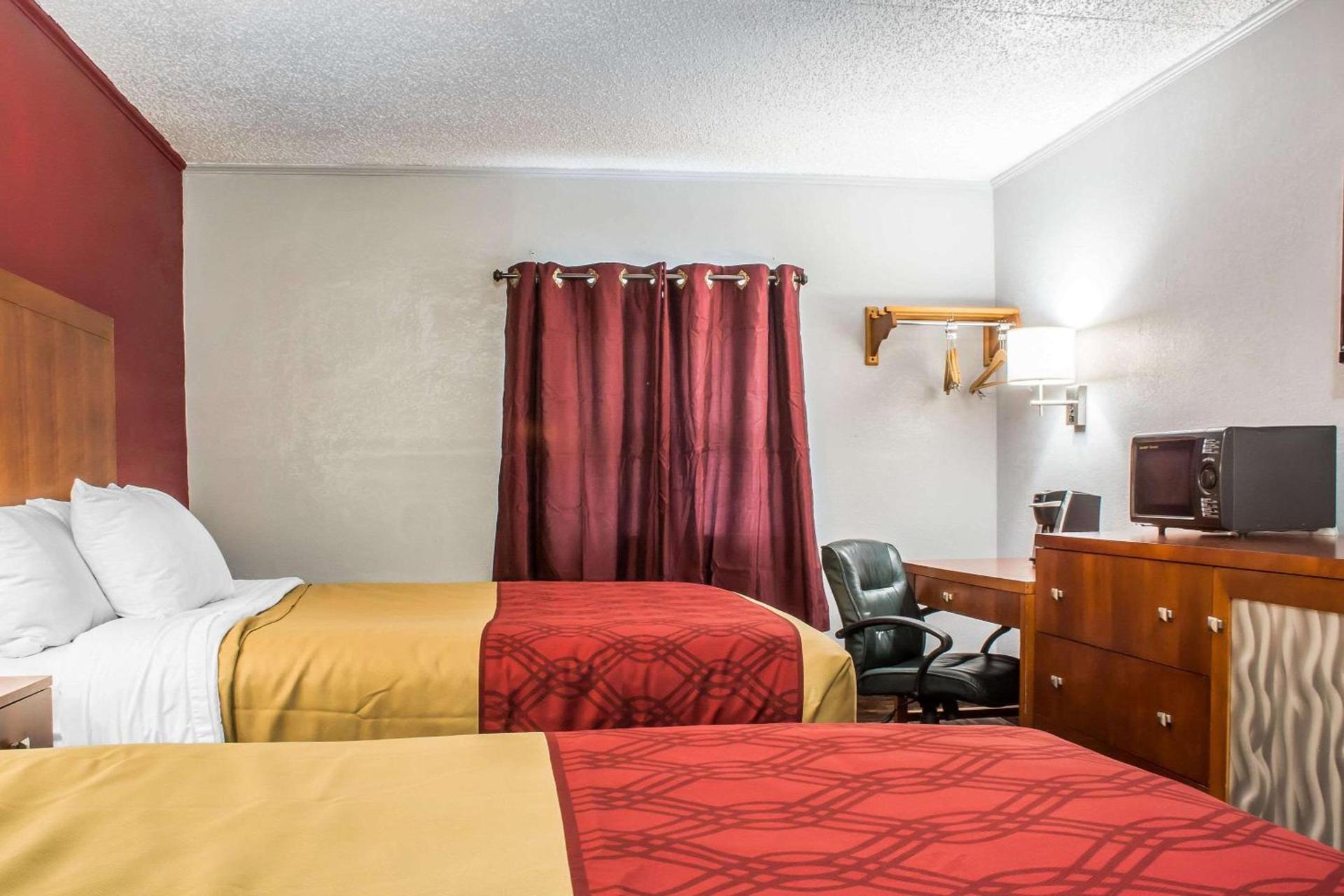 Econo Lodge photo 13