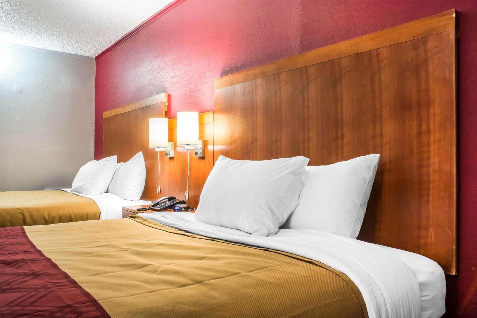 Econo Lodge photo 14