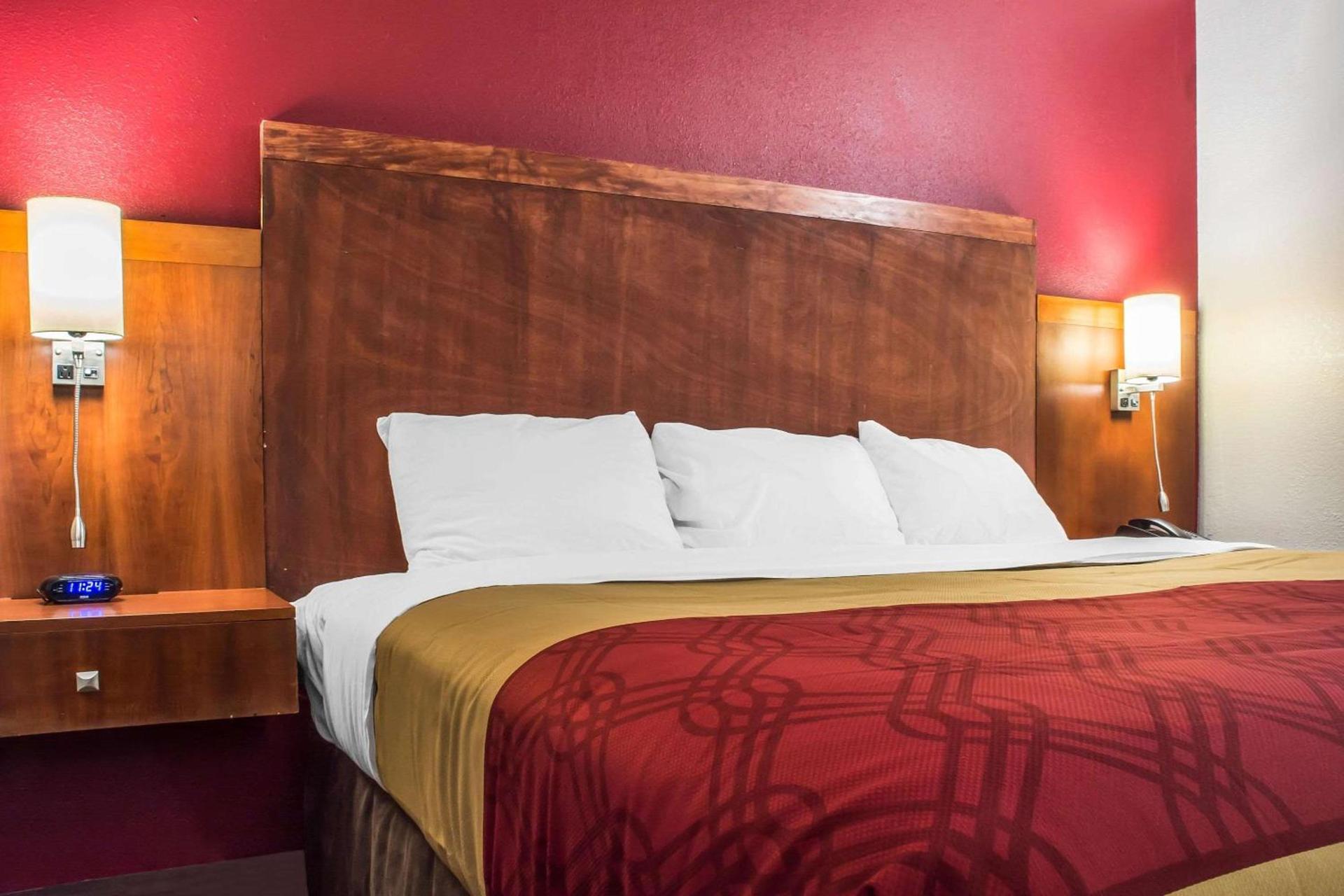 Econo Lodge photo 15