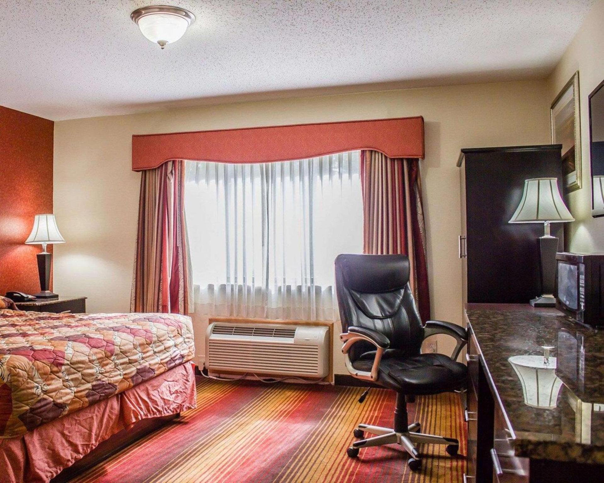 Rodeway Inn MacArthur Airport photo 6