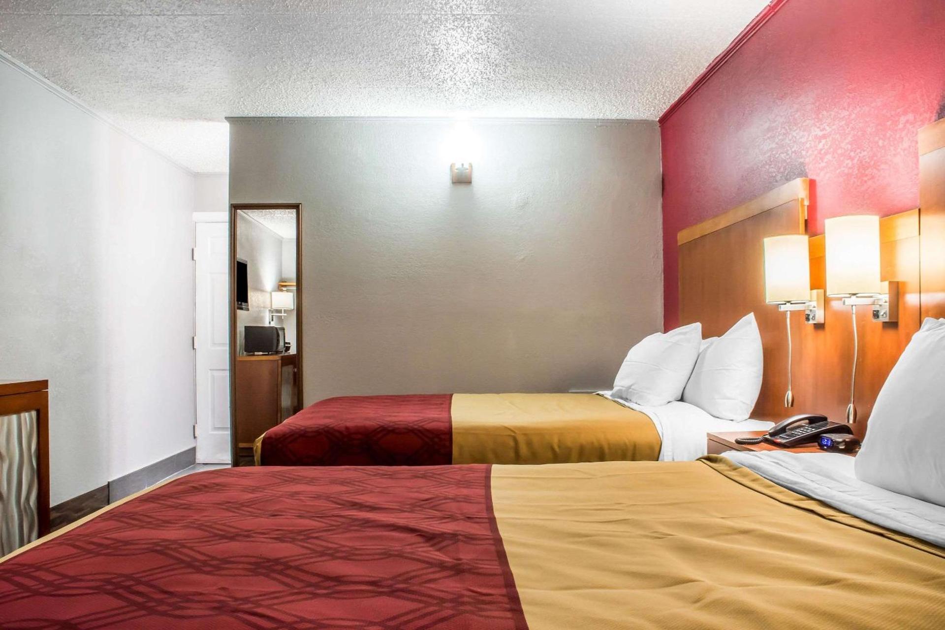 Econo Lodge photo 17