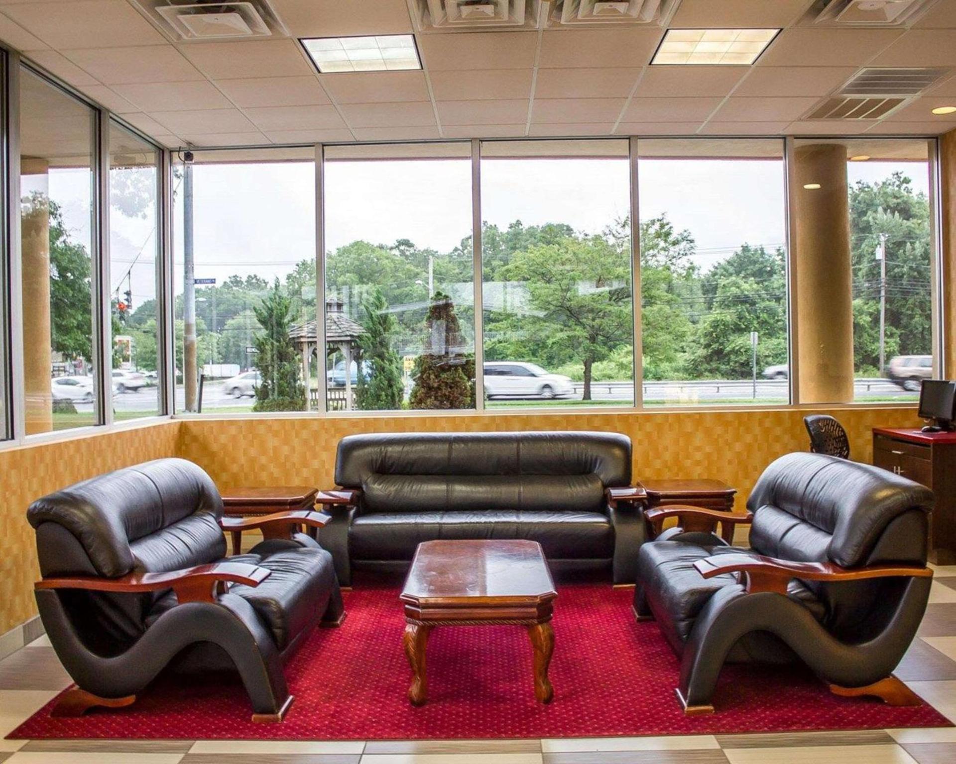 Rodeway Inn MacArthur Airport photo 3