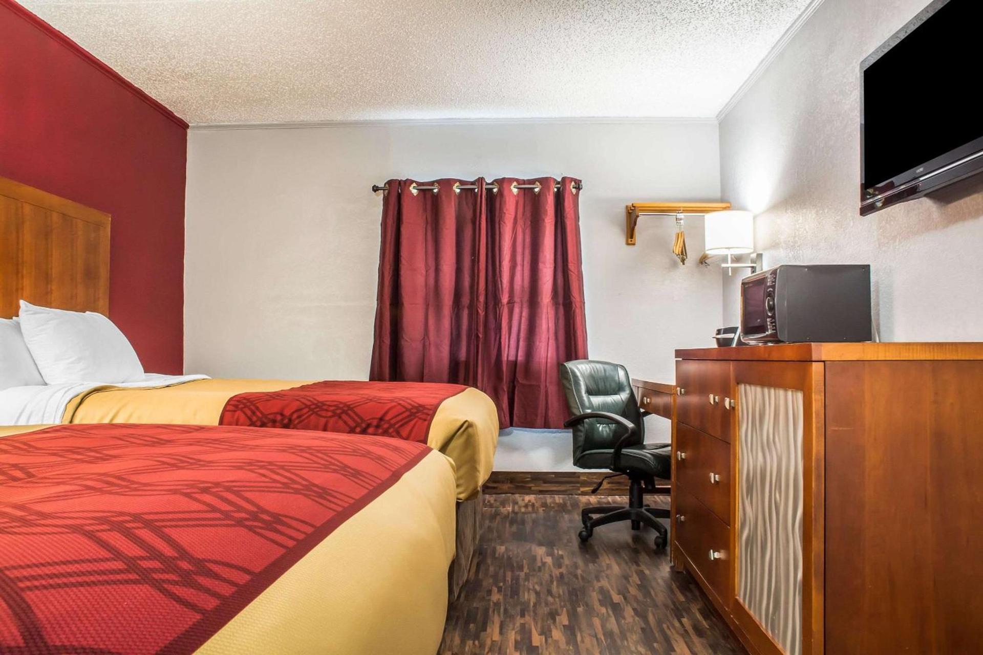 Econo Lodge photo 18