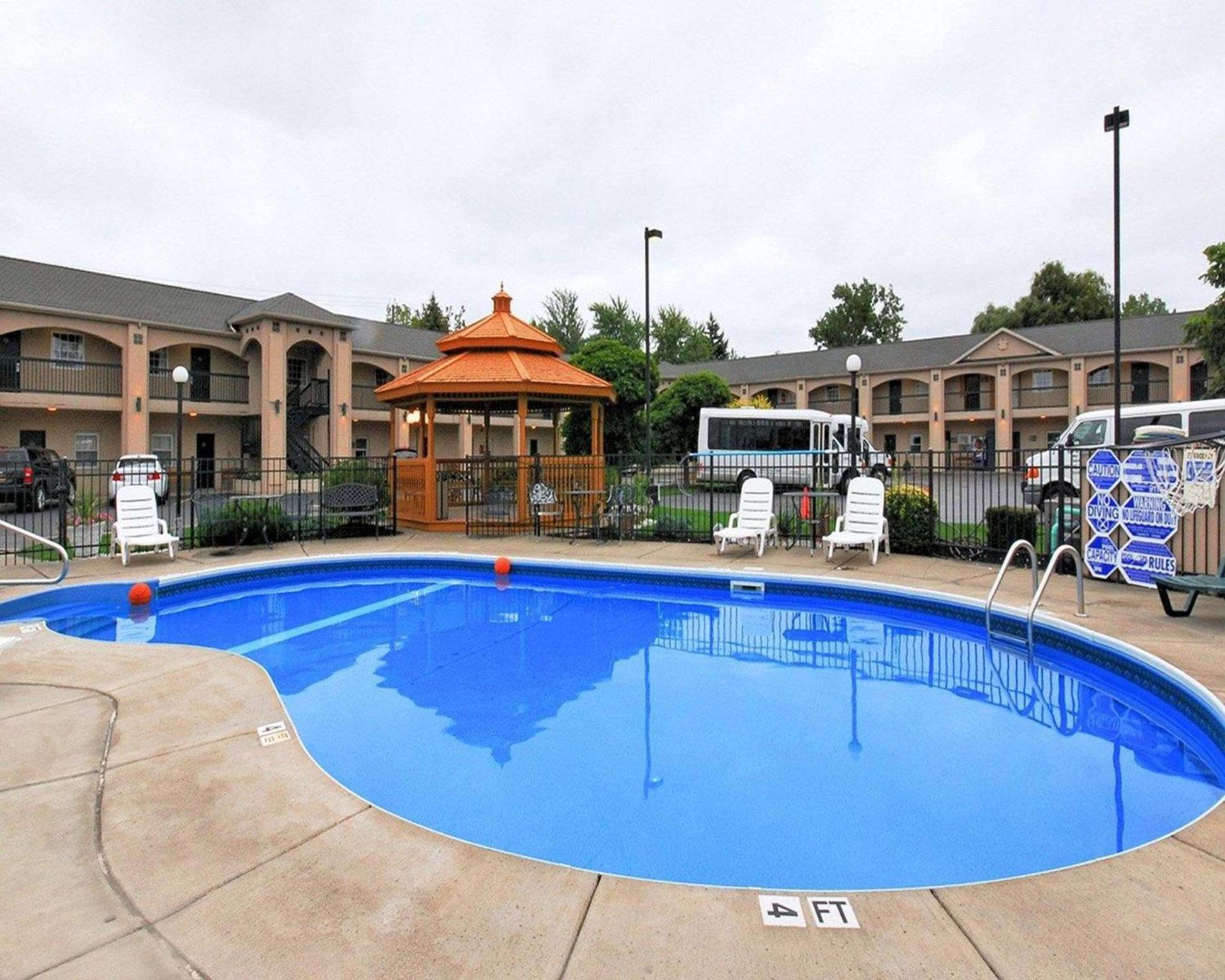 Econo Lodge at the Falls North photo 15