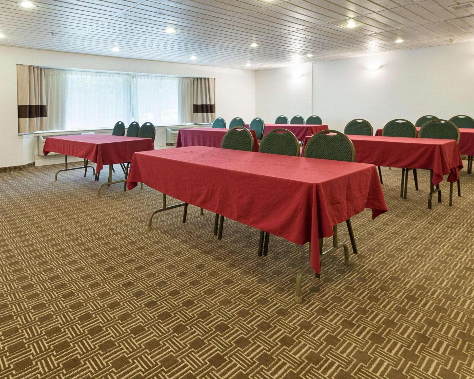 Comfort Inn & Suites Syracuse-Carrier Circle photo 39