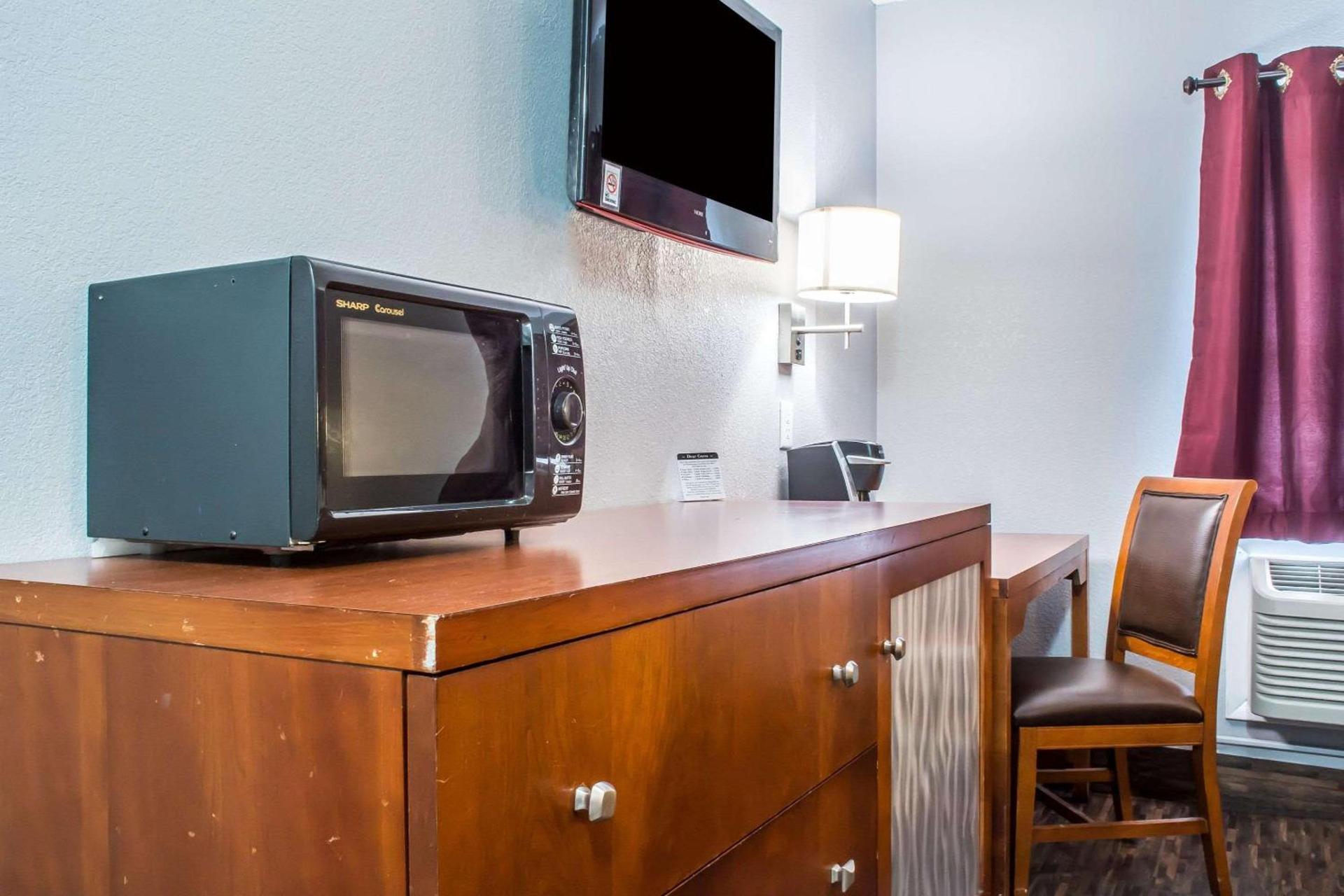 Econo Lodge photo 20