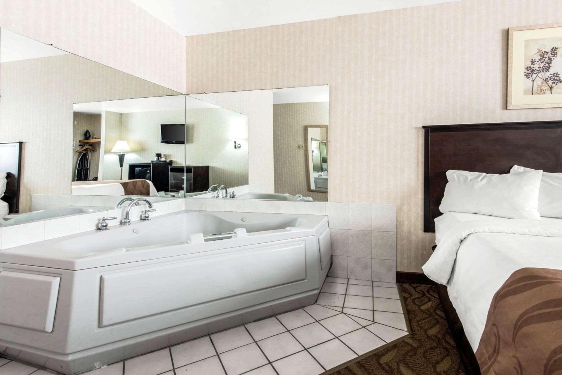 Quality Inn - Niagara Falls Blvd photo 24
