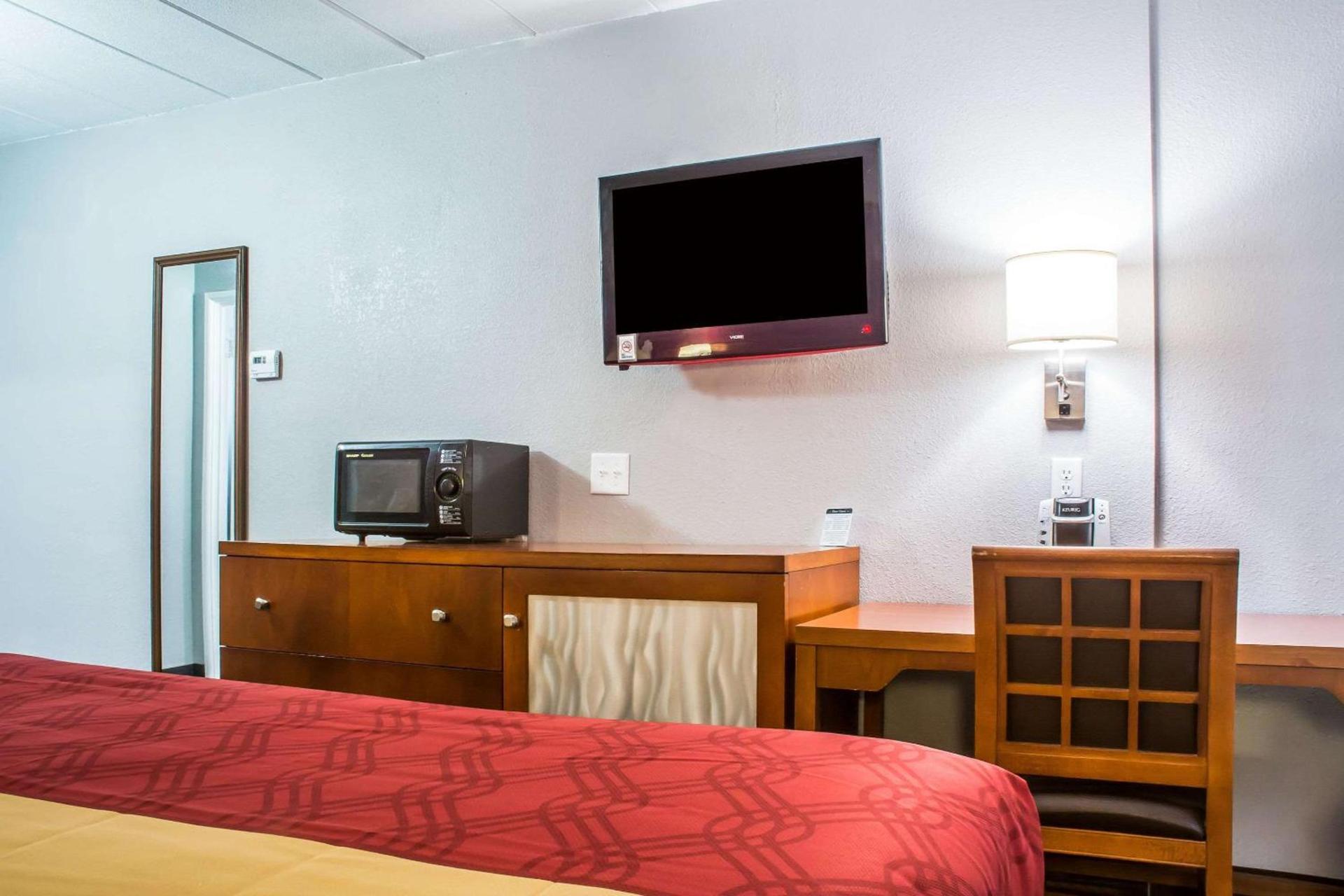 Econo Lodge photo 25