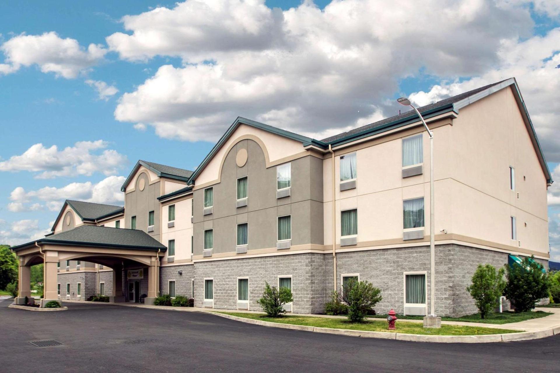 Quality Inn & Suites Fishkill South near I-84 photo 2