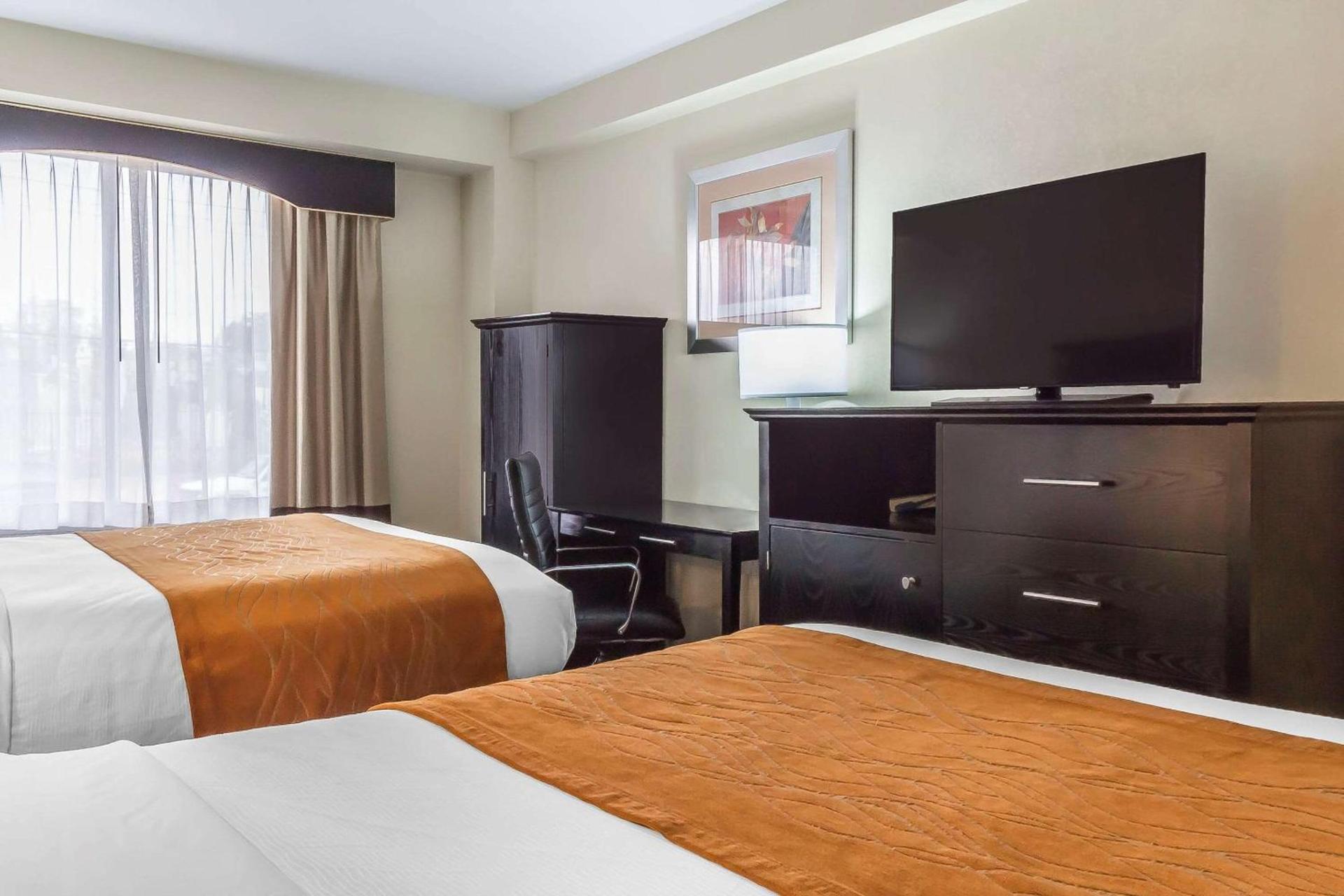 Comfort Inn & Suites LaGuardia Airport photo 18