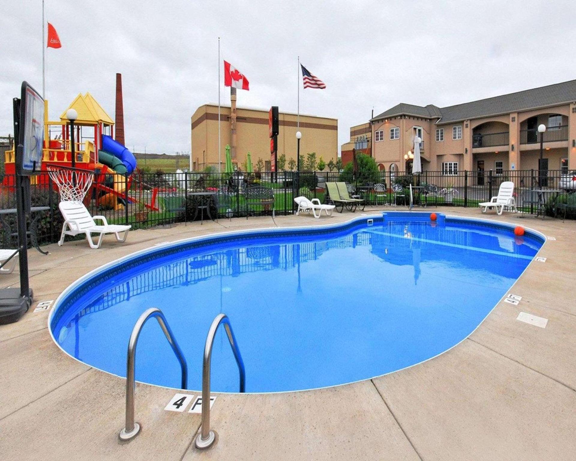 Econo Lodge at the Falls North photo 16