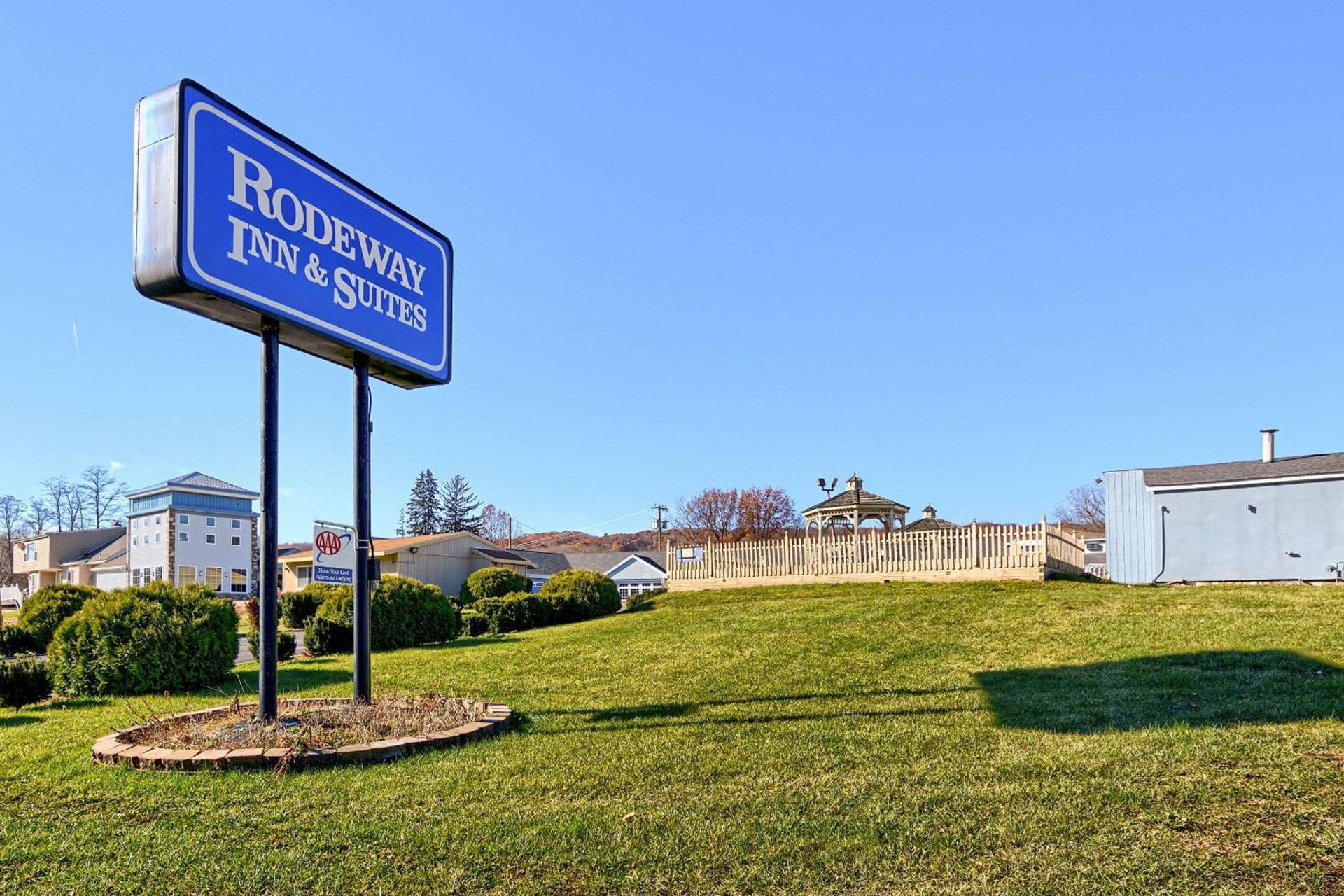 Rodeway Inn & Suites photo 9