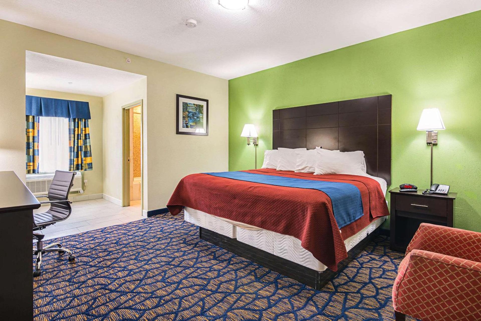 Rodeway Inn & Suites photo 18