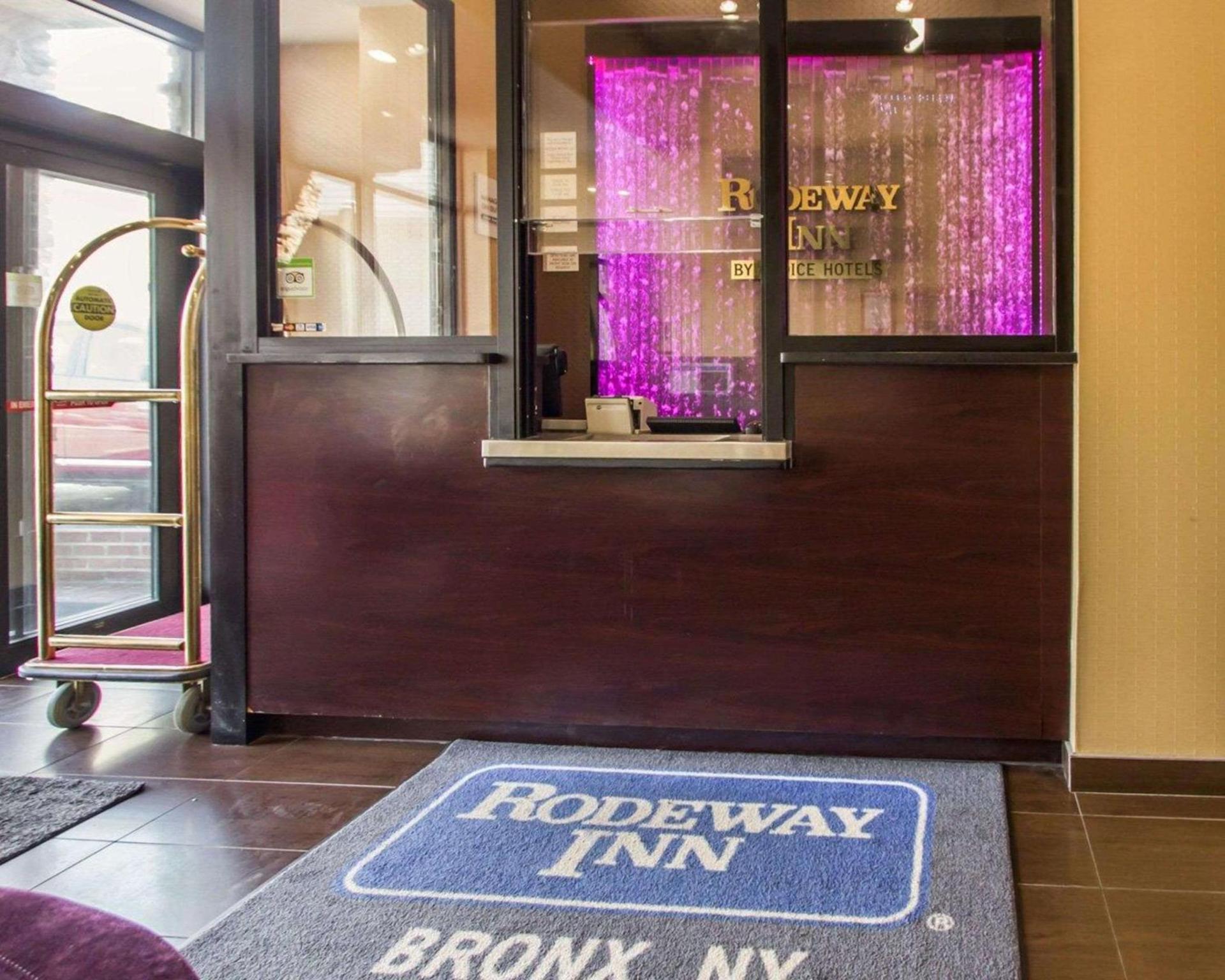 Rodeway Inn Bronx Zoo photo 3