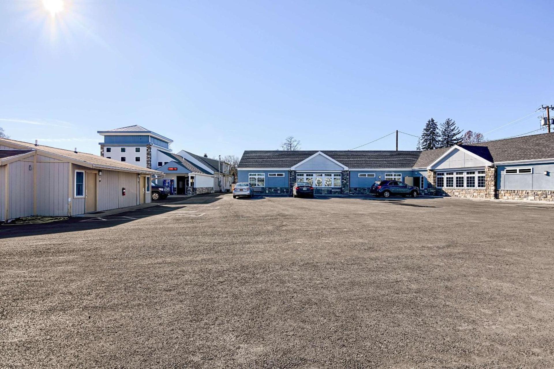 Rodeway Inn & Suites photo 8